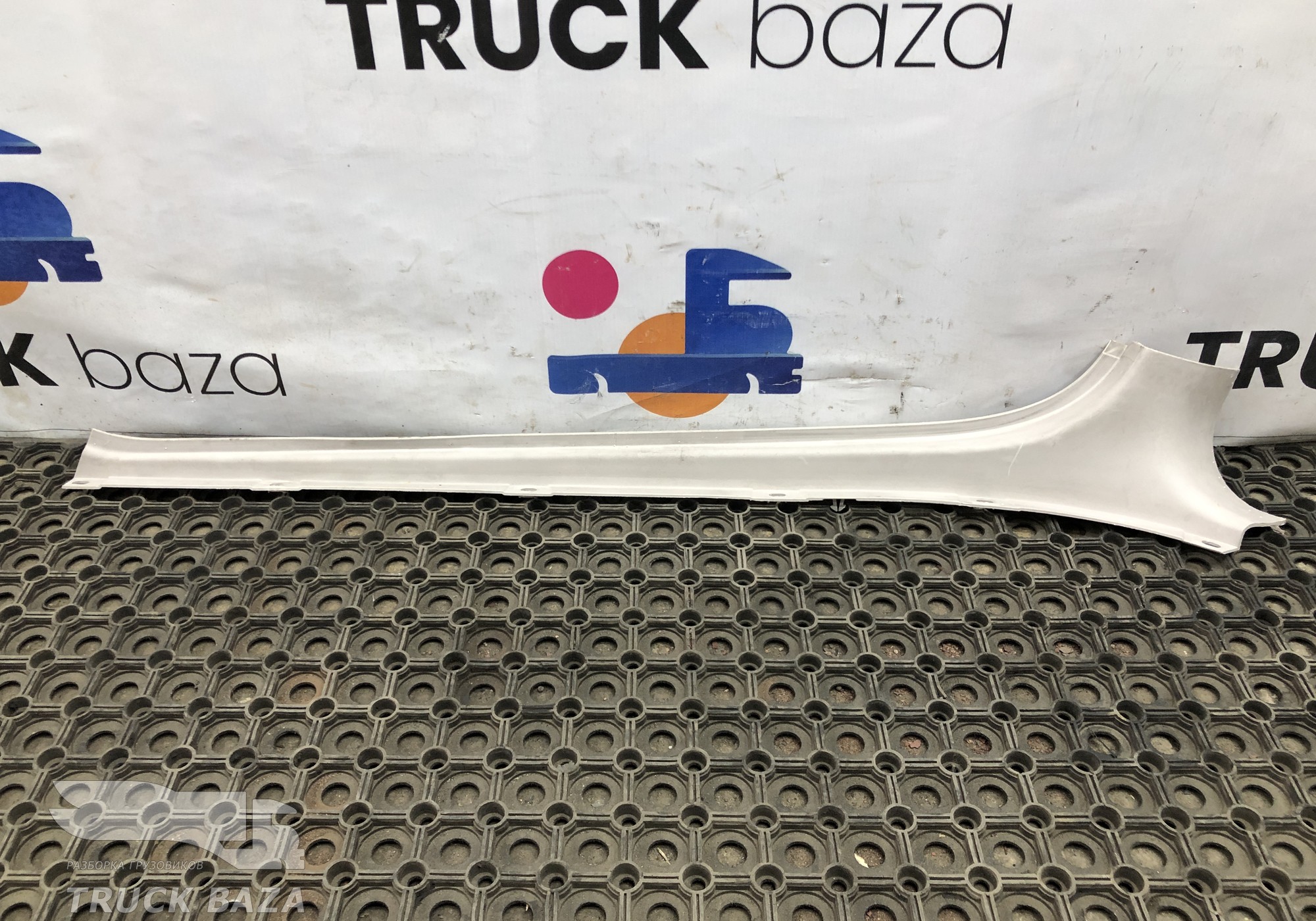 549015402140 Накладка стойки правая для КАМАЗ 54901