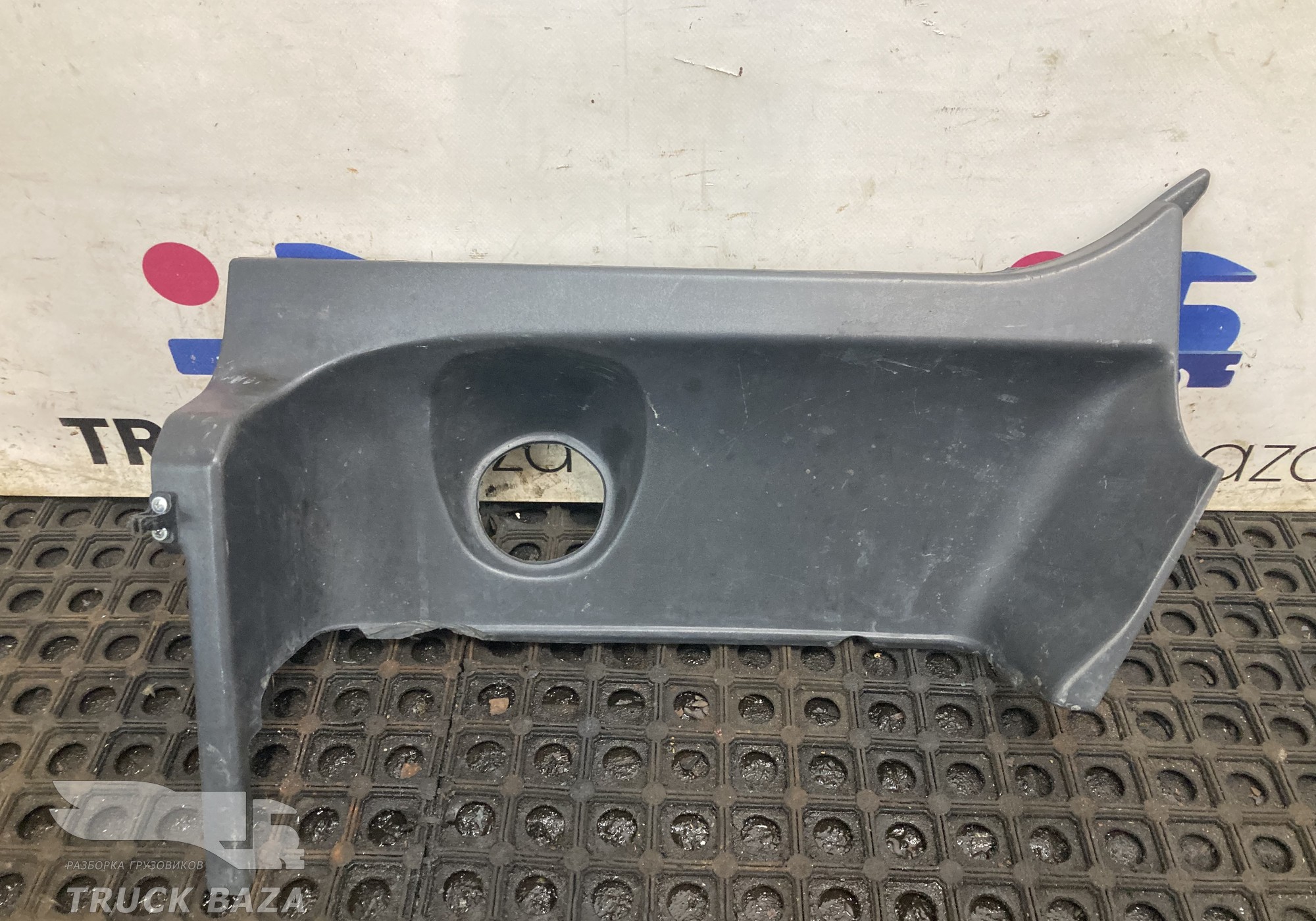 1805341 Накладка корпуса подножек левого для Scania 5-series T (с 2004 по 2016)