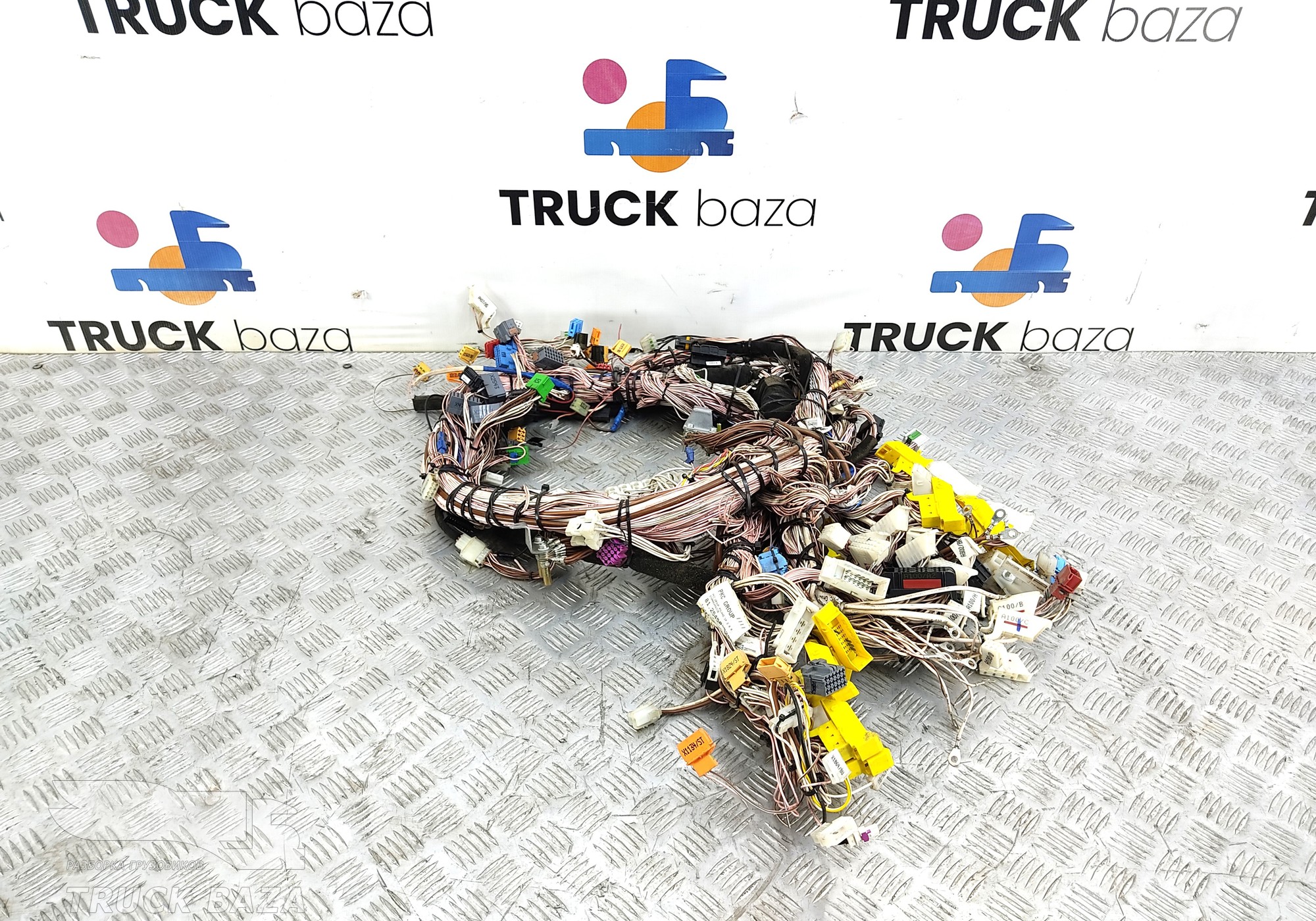 81254585292 Проводка кабины основная для Man TGX II (с 2012)