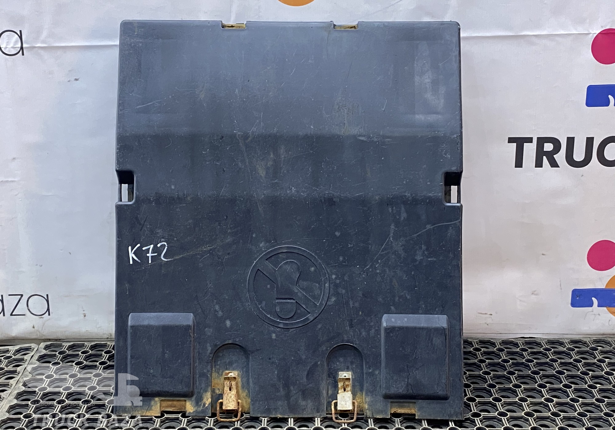 54901370315910 Крышка ящика АКБ для КАМАЗ 54901