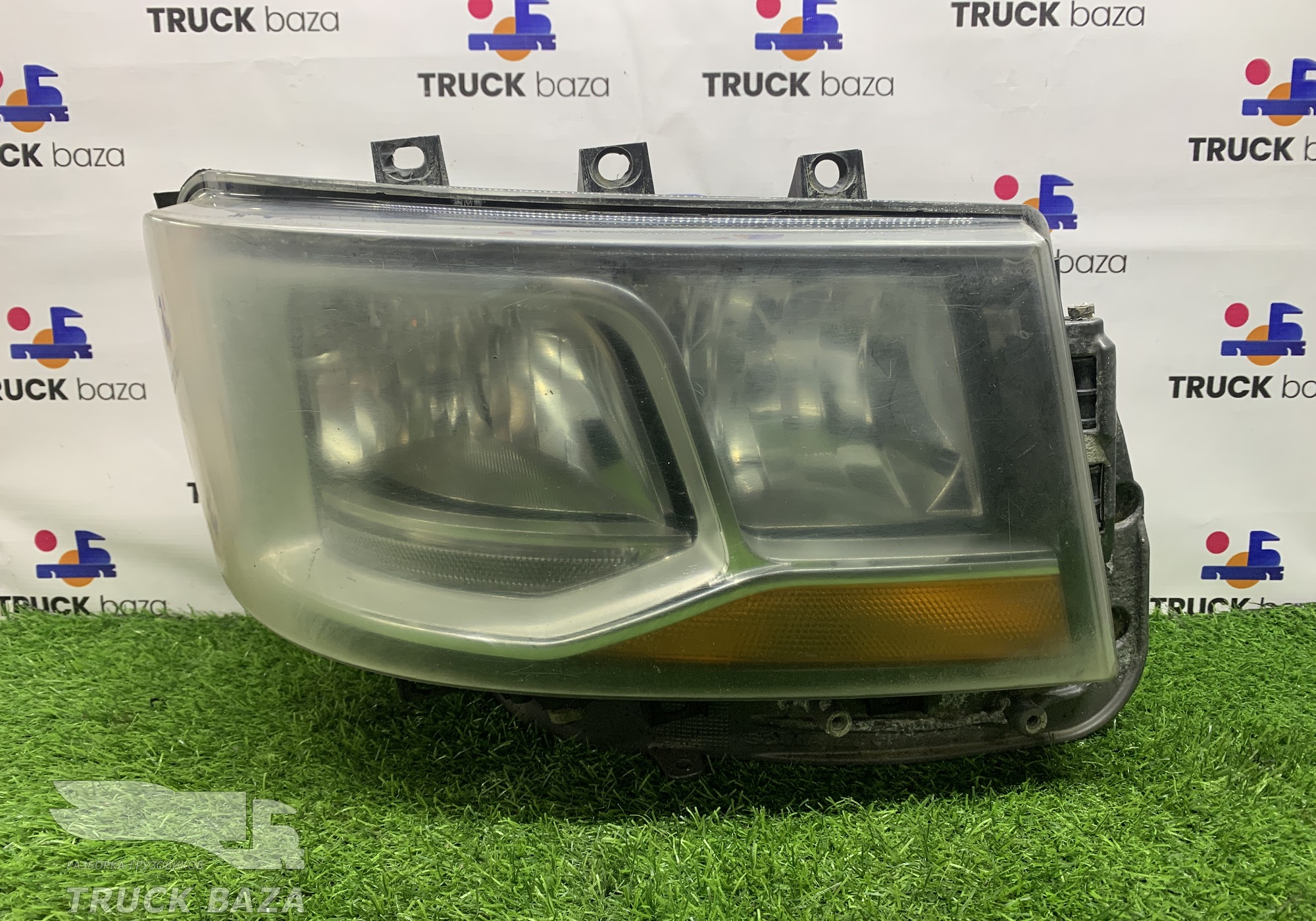 2655843 Фара правая