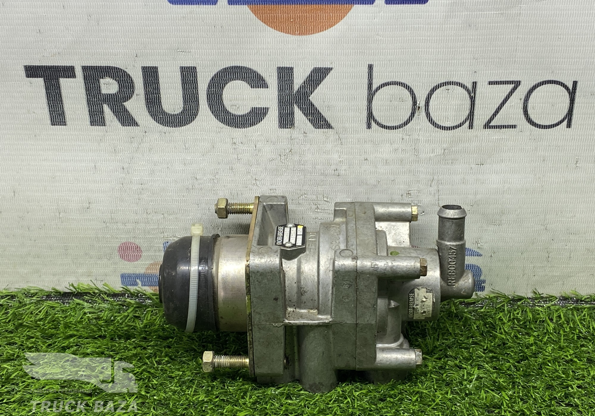 MB4836 Кран тормозной главный