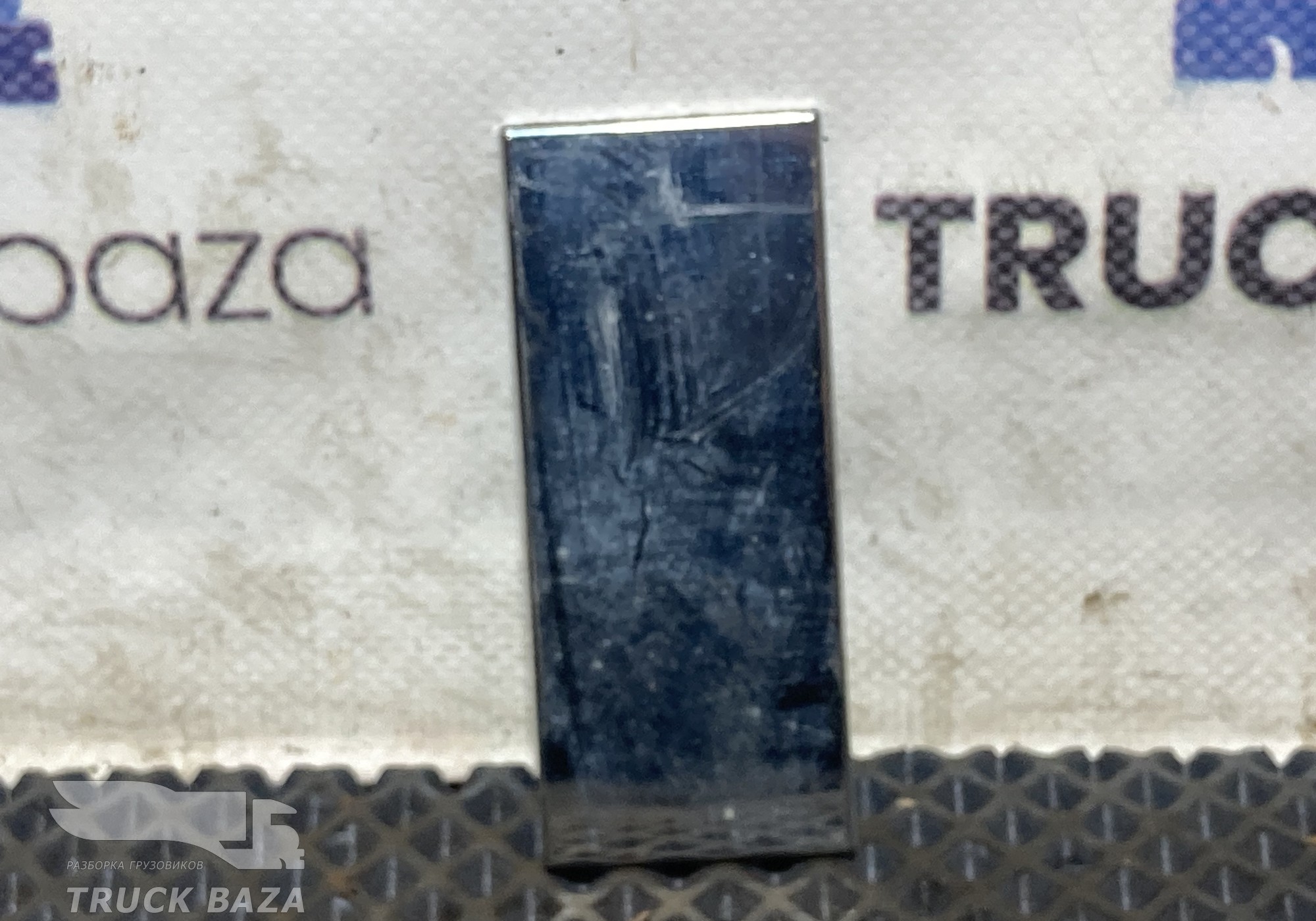 WG1664952002 Эмблема буква I для Sinotruk Sitrak C7H