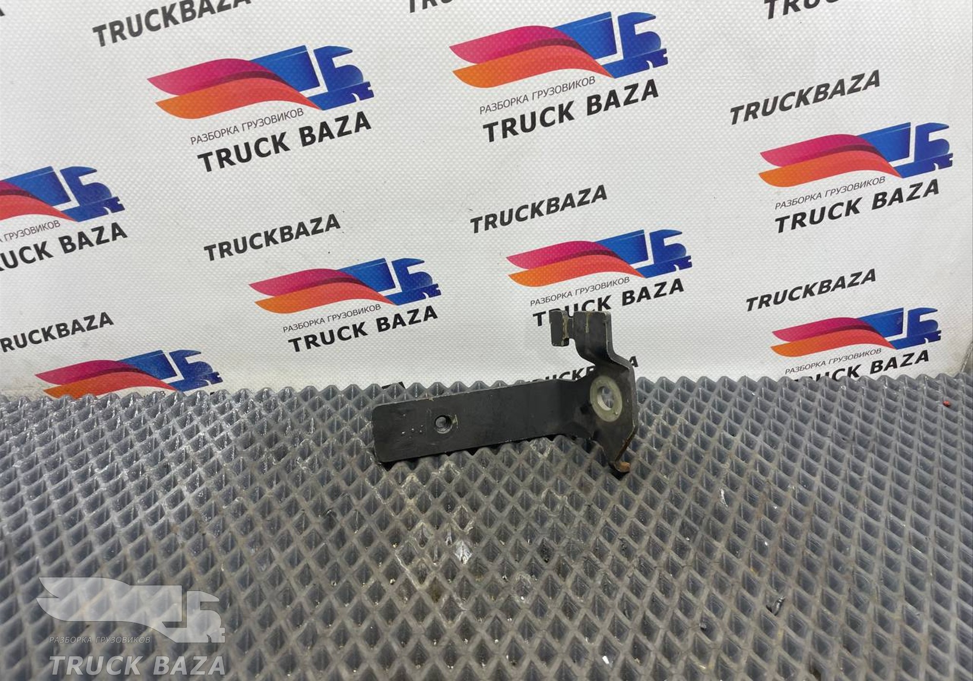 1928010 Кронштейн кабеля вискомуфты для Daf XF106 (с 2012)