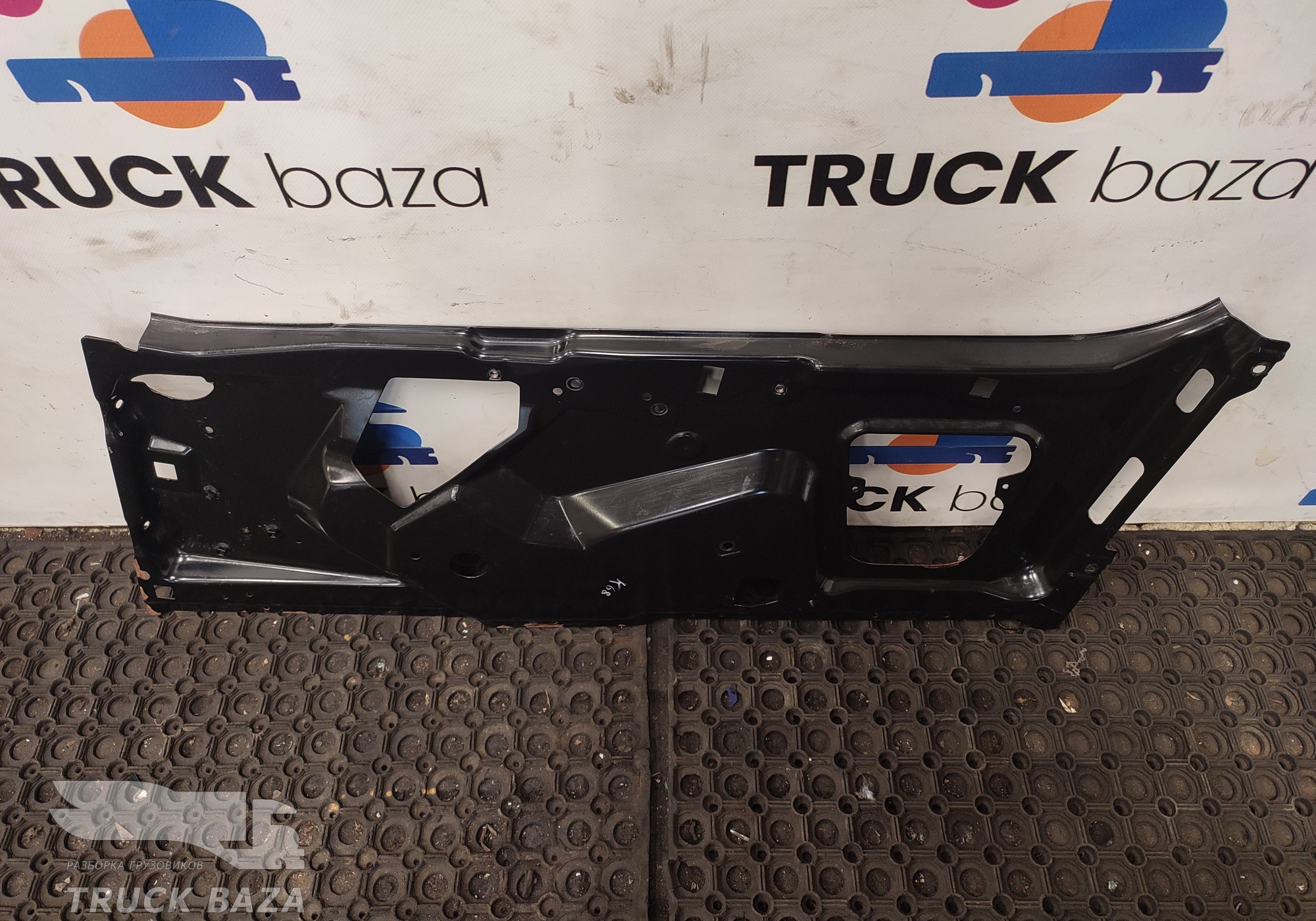 9737201814 Кронштейн стеклоподъемника правый для КАМАЗ 54901