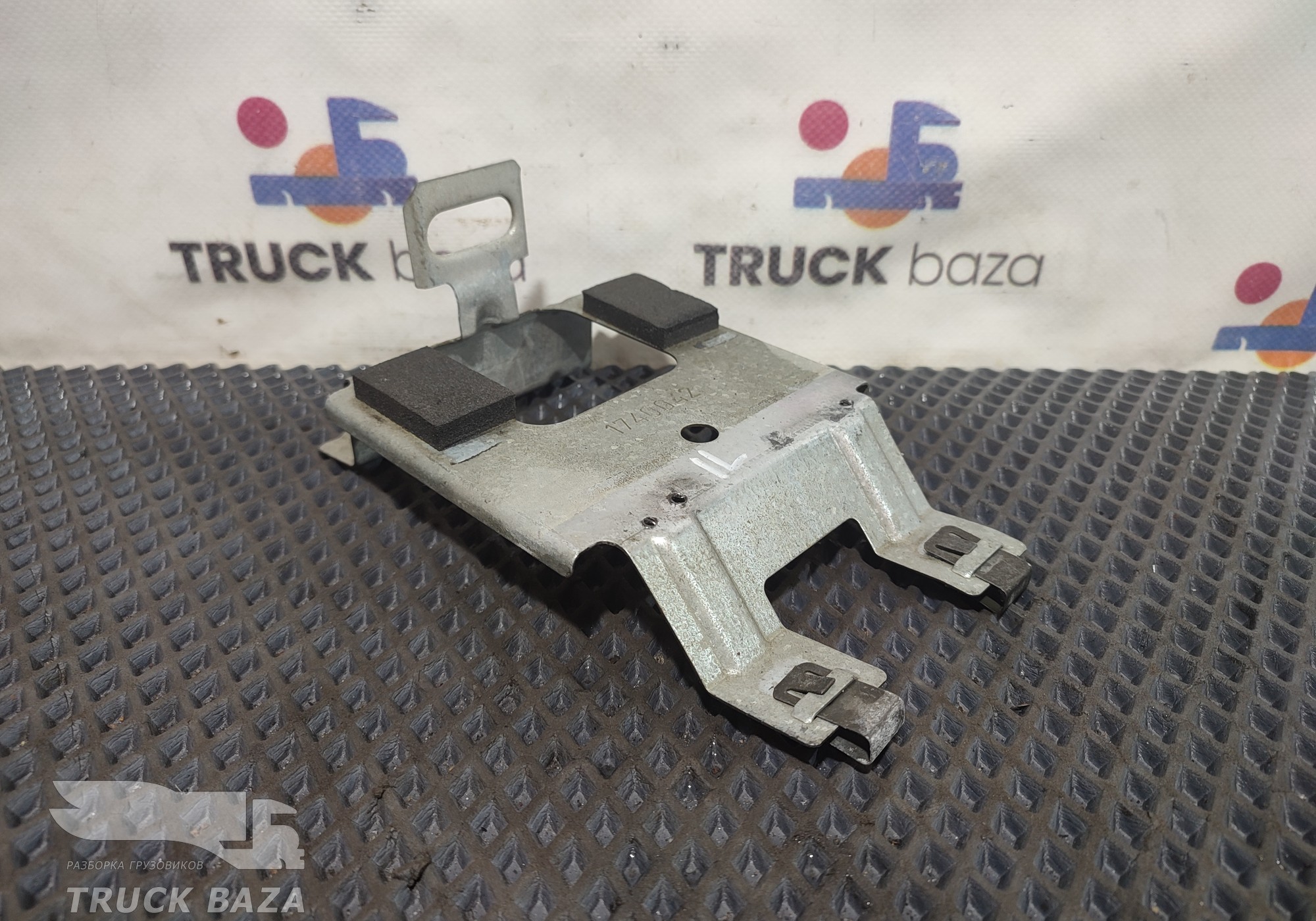 1740042 Кронштейн тахографа для Scania 5-series G (с 2004 по 2016)