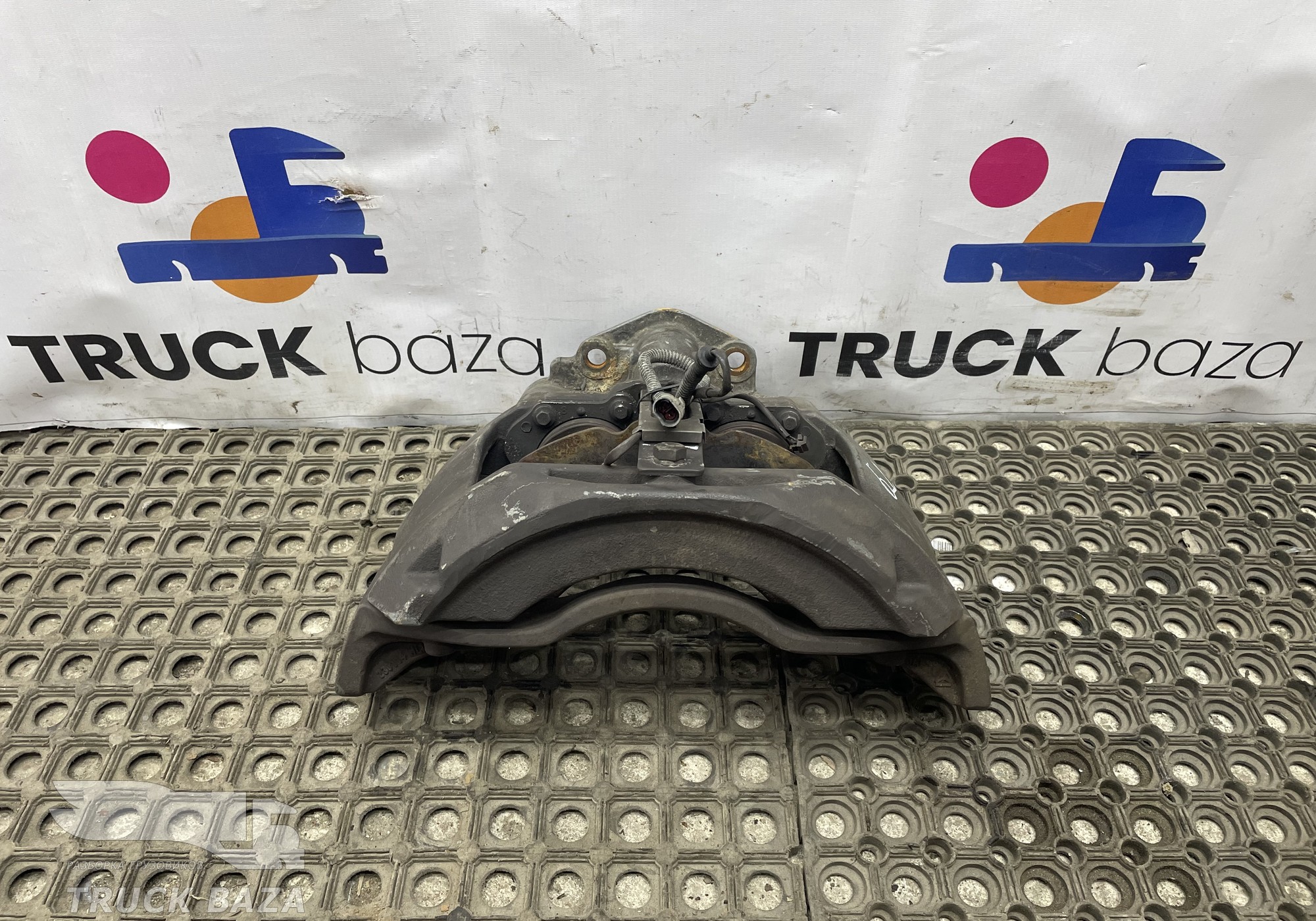 AZ4007443007 Суппорт передний левый для Sinotruk Sitrak C7H