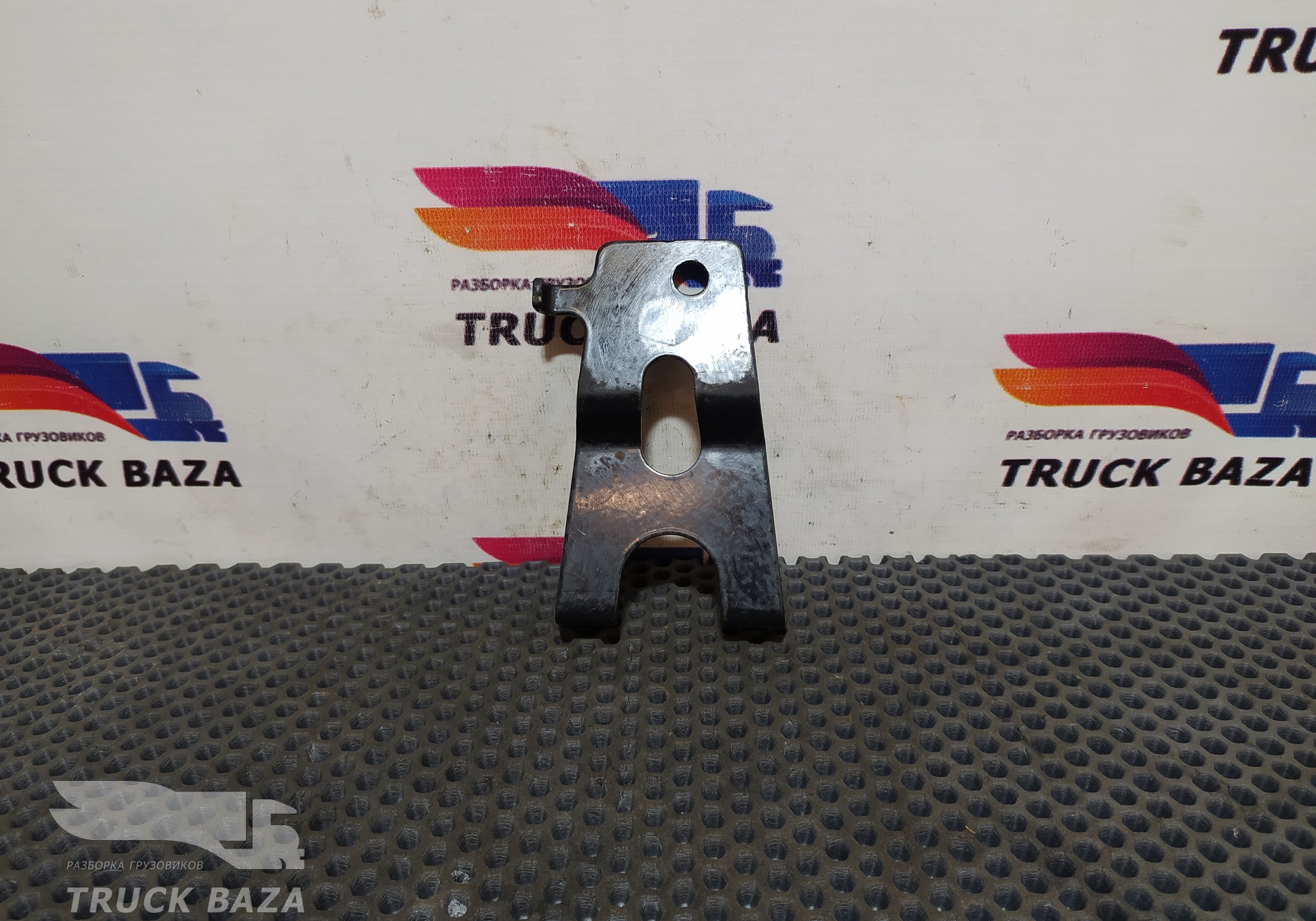 81517150540 Кронштейн 4-х контурного крана для Man TGX