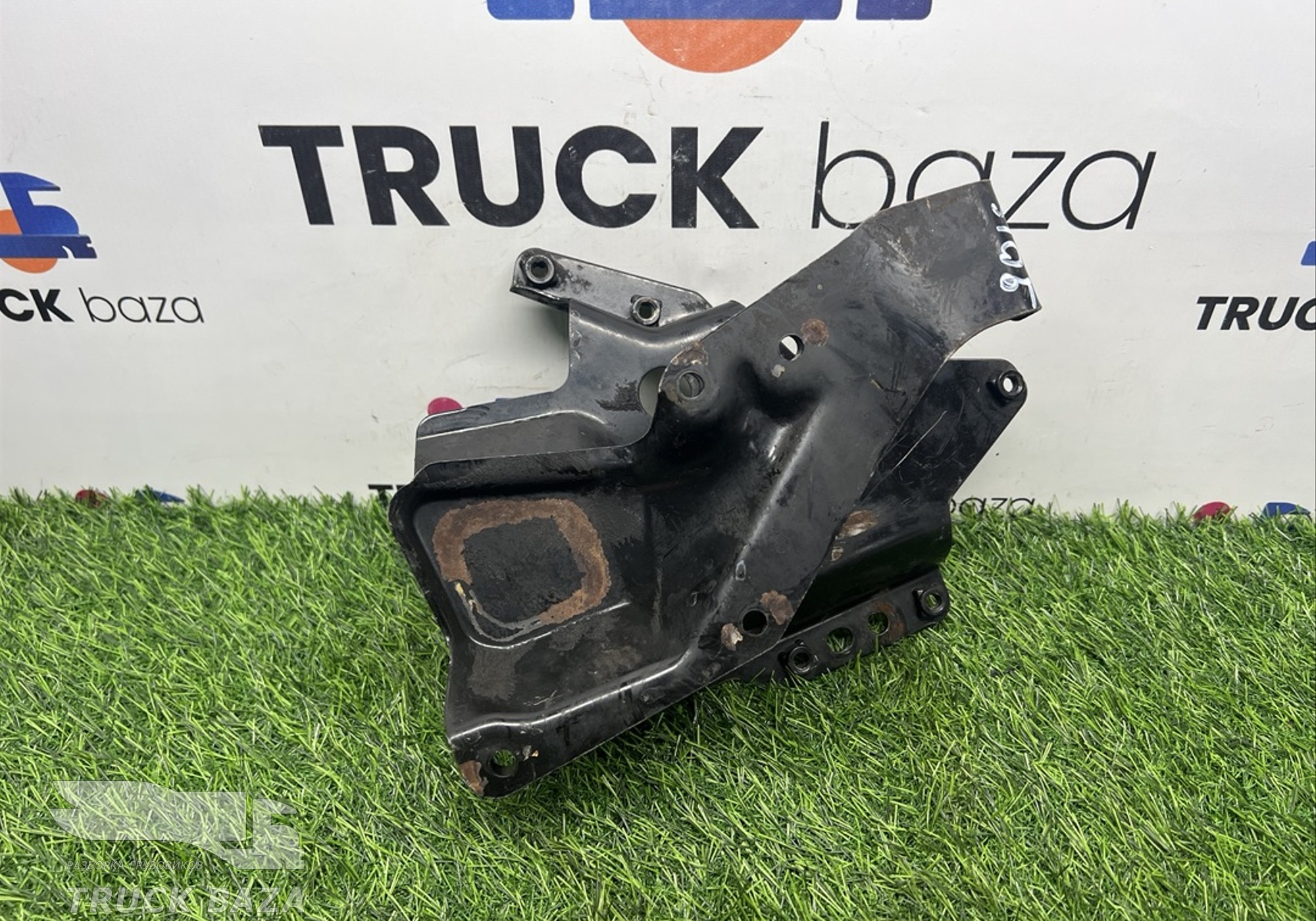 1446713 Кронштейн бачка Гура для Scania 5-series R (с 2004 по 2016)