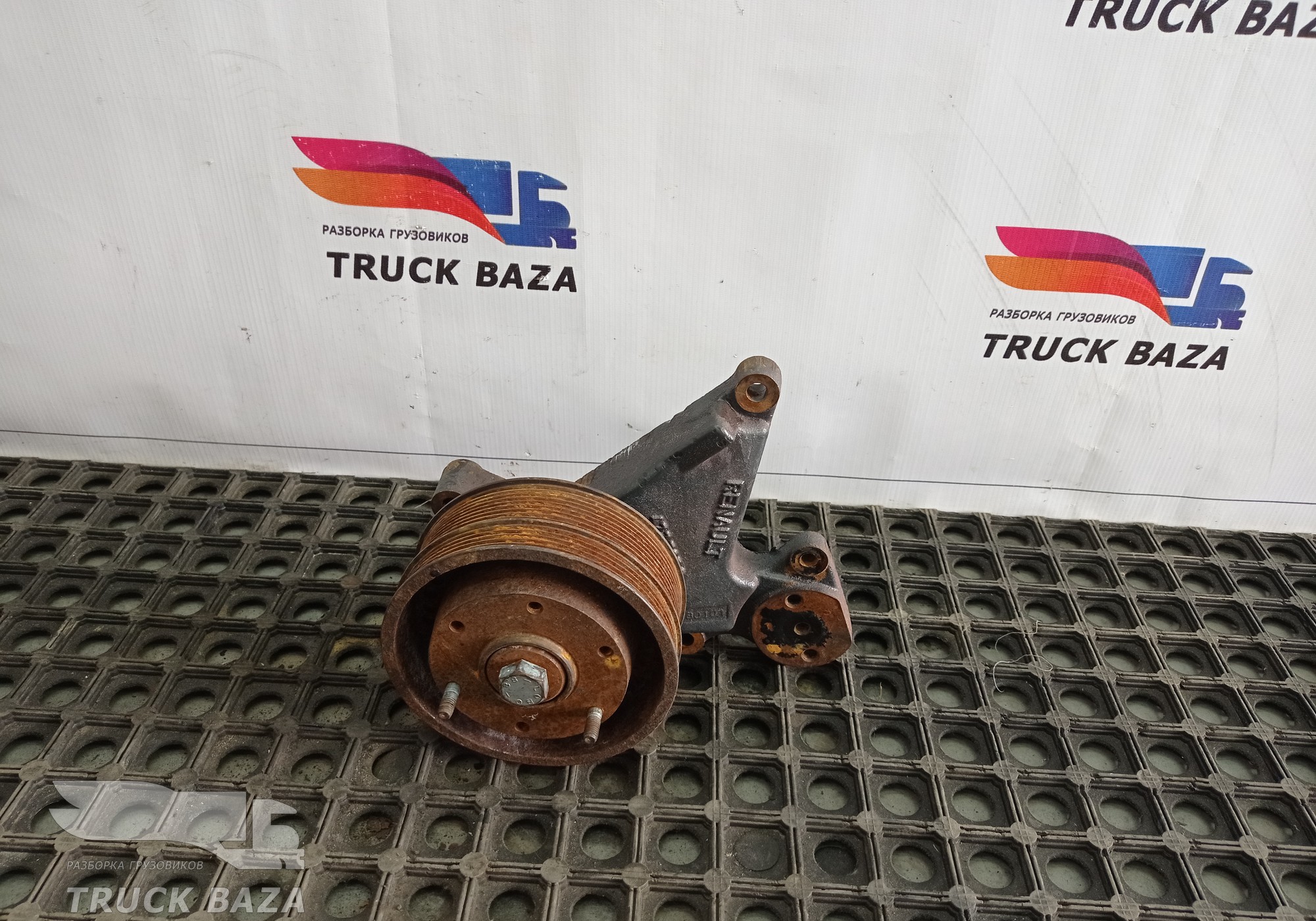 5010477737 Кронштейн вискомуфты для Renault