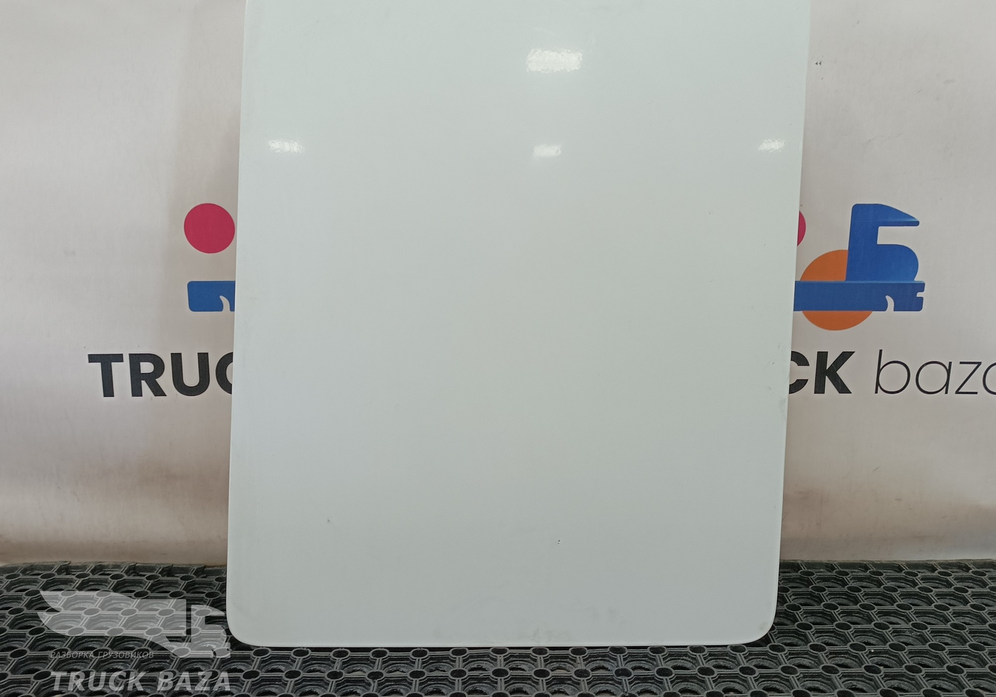 A9607502903 Крышка инструментального ящика правая для Mercedes-Benz