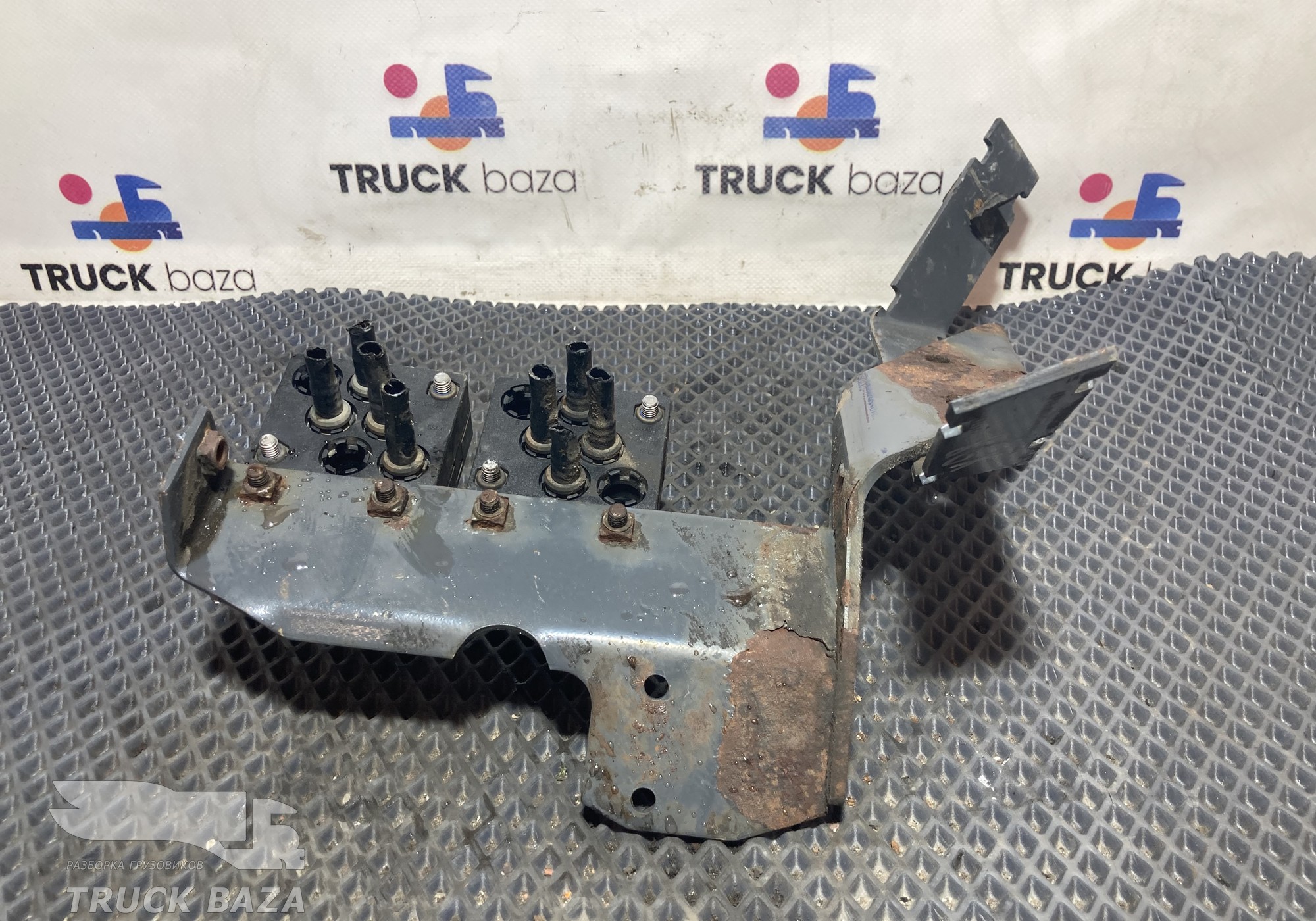 1681231 Кронштейн бачка ГУРа для Daf XF105 (с 2005)