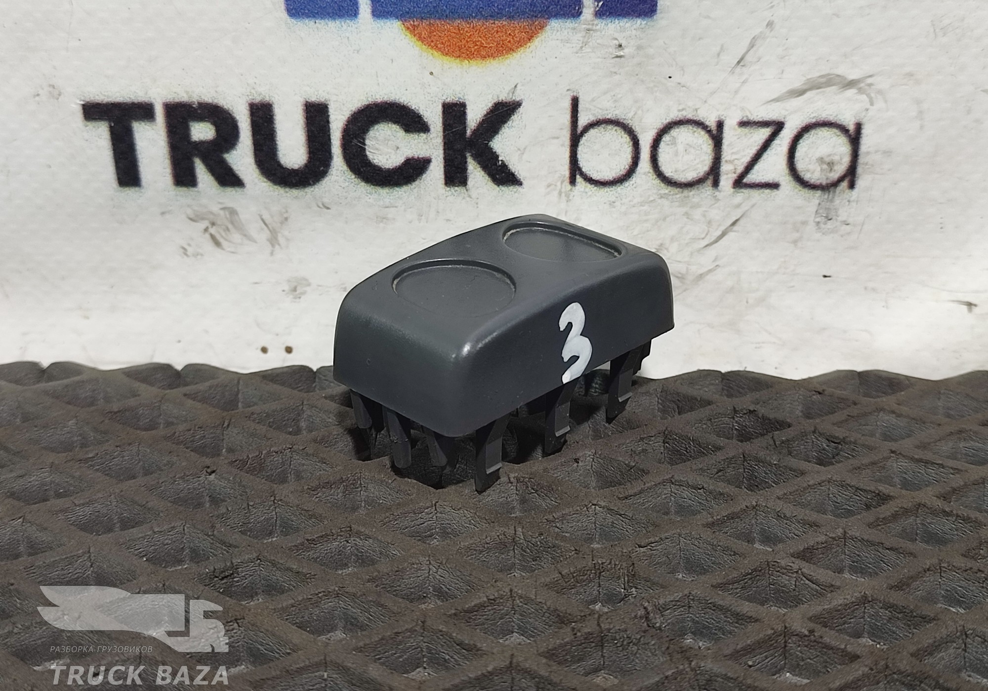 504049357 Заглушка кнопки для Iveco Stralis II Hi-Way (с 2012)