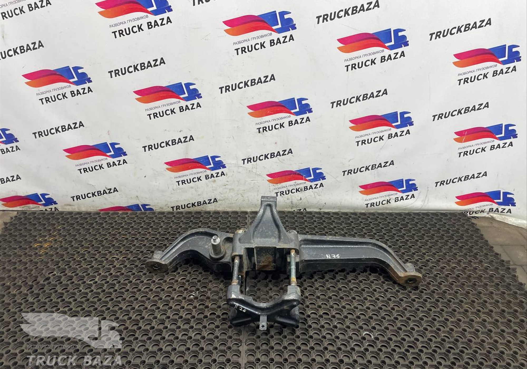 81436303202 Кронштейн пневморессоры правый для Man TGX TG3 (с 2020)