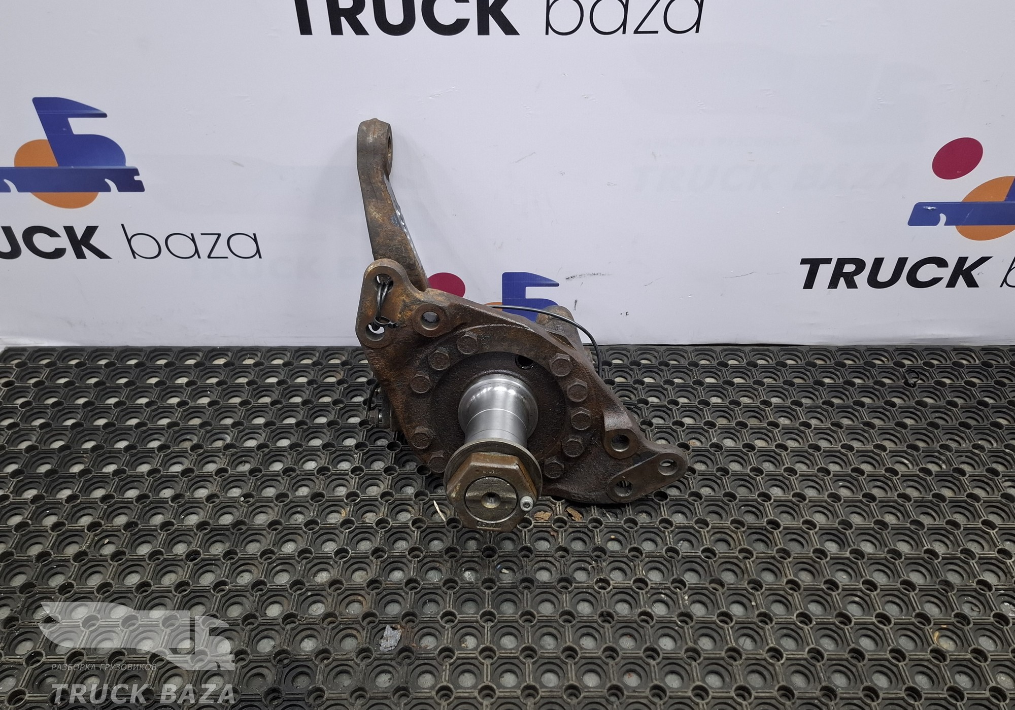 7182985 Кулак поворотный для Iveco EuroCargo