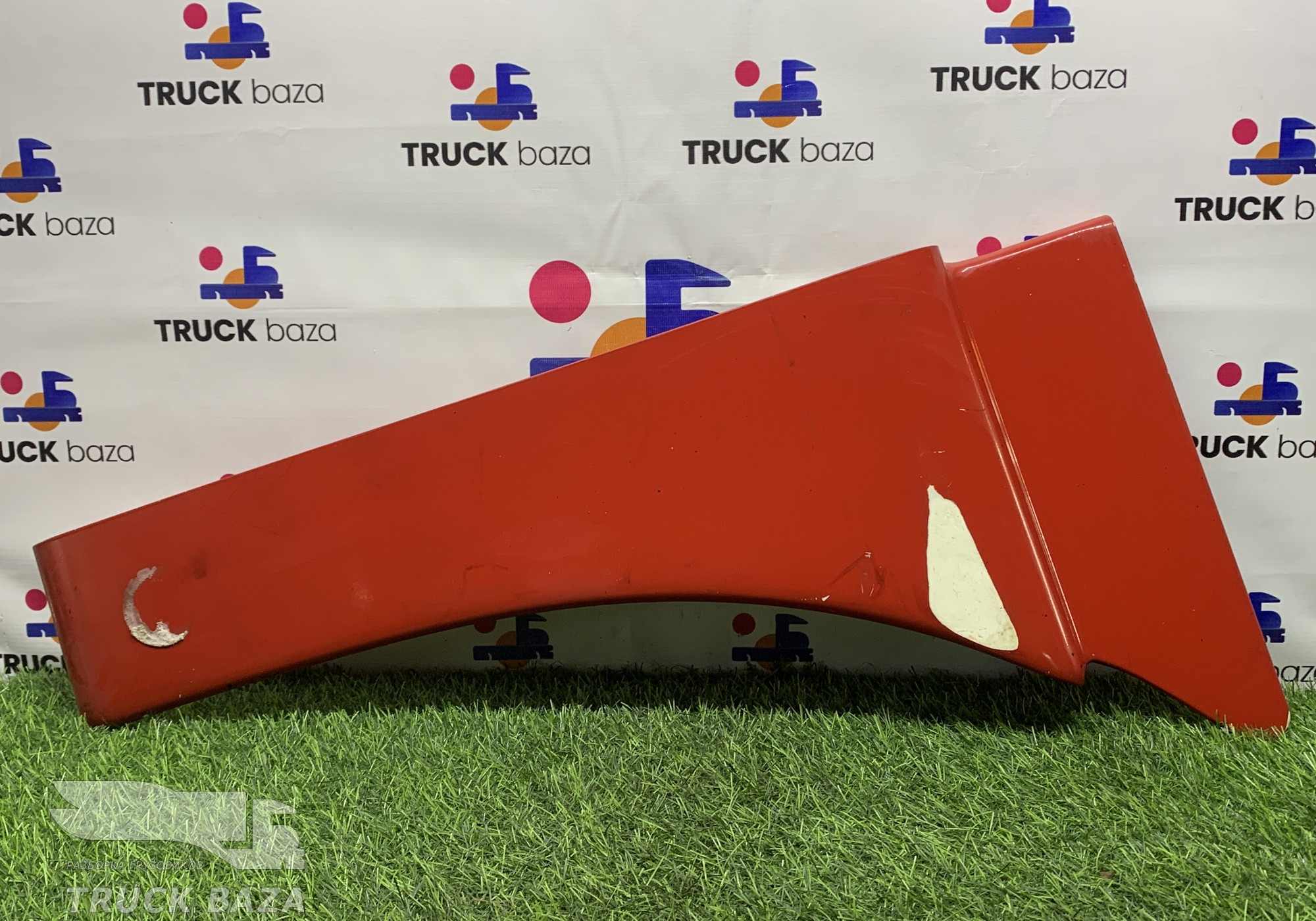 81664100306 Накладка крыла переднего правого