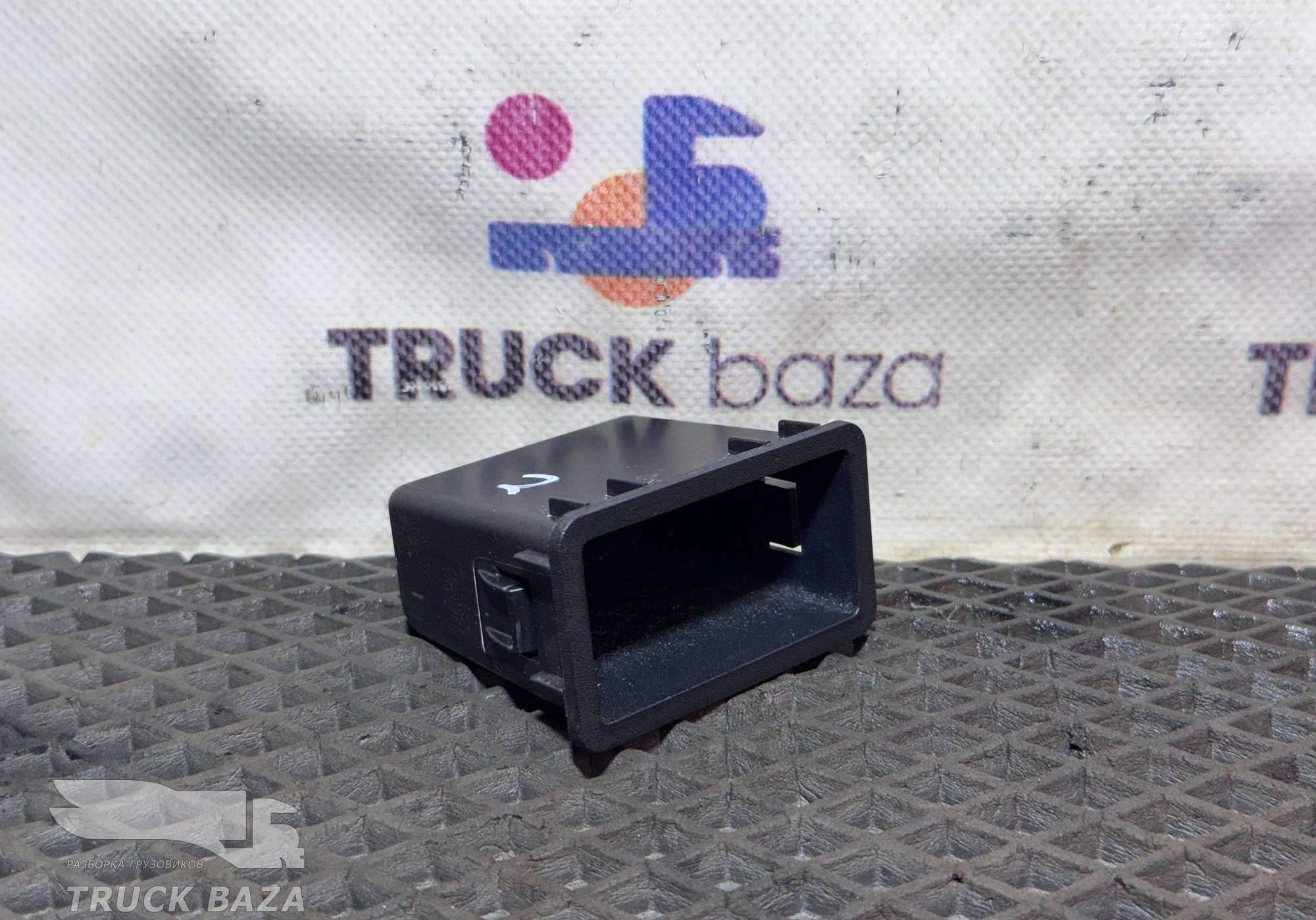 549015325164 Бардачок панели приборов для КАМАЗ 54901