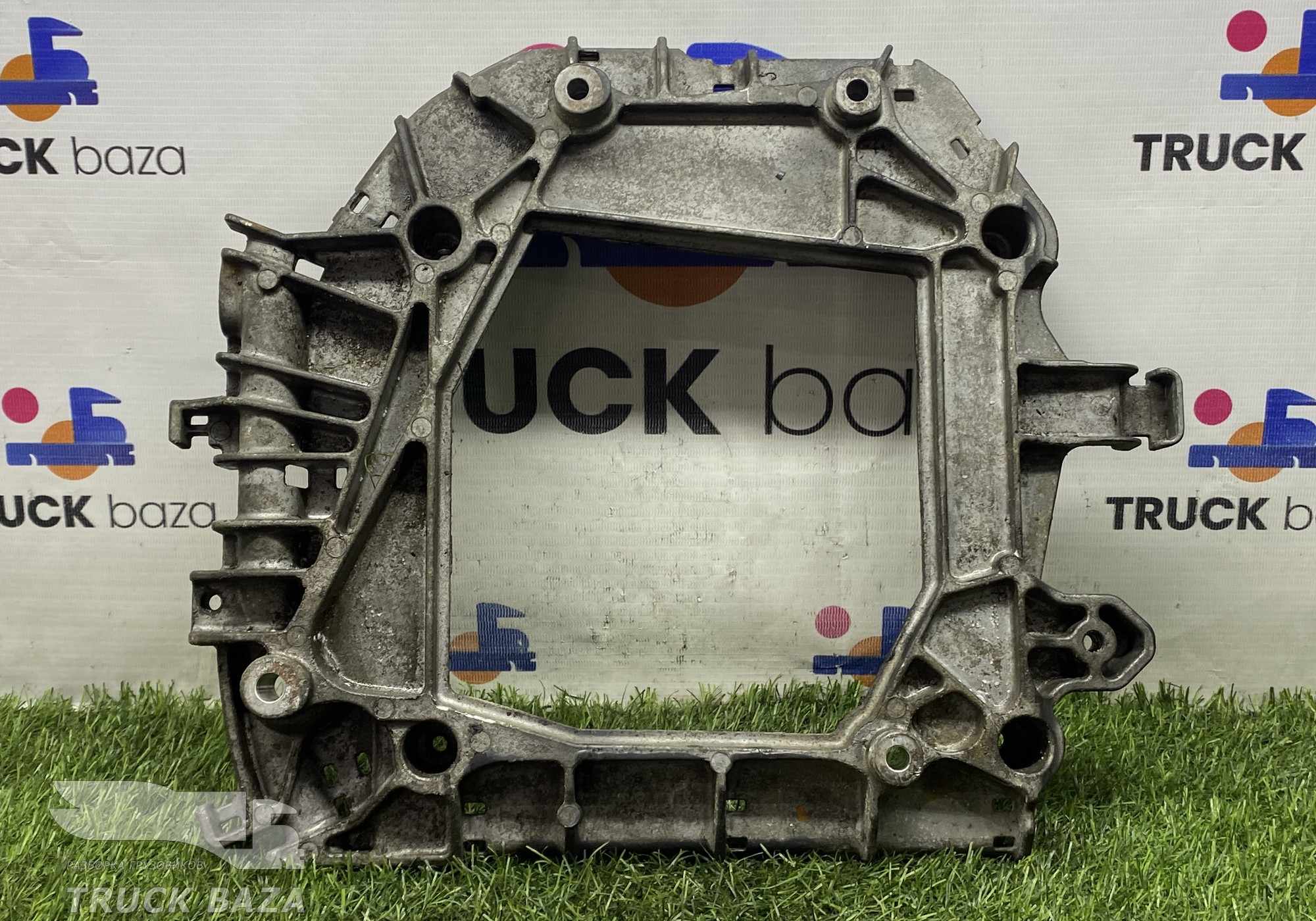 2377040 Кронштейн блока управления двигателем