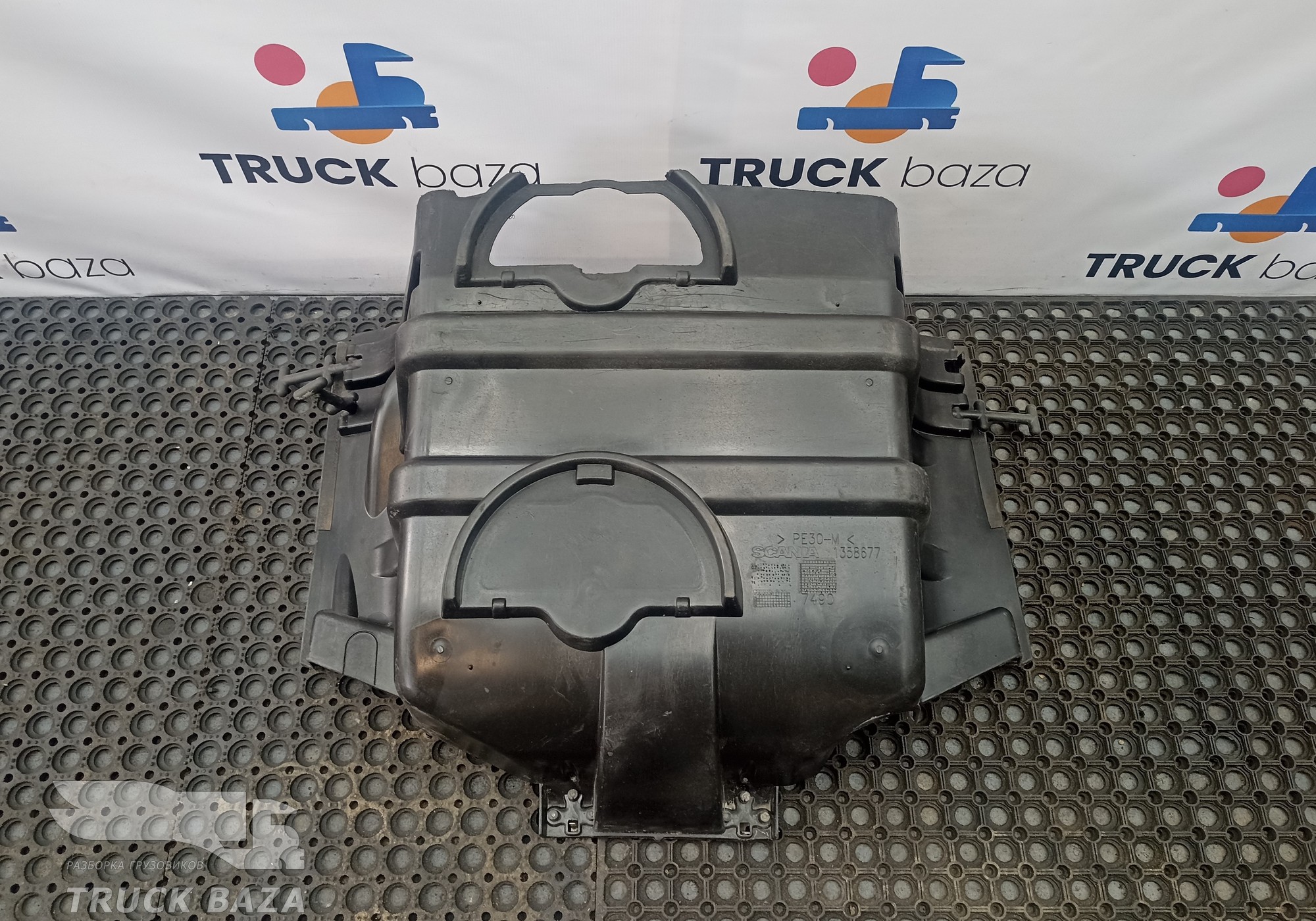 1358677 Защита двигателя для Scania 4-series