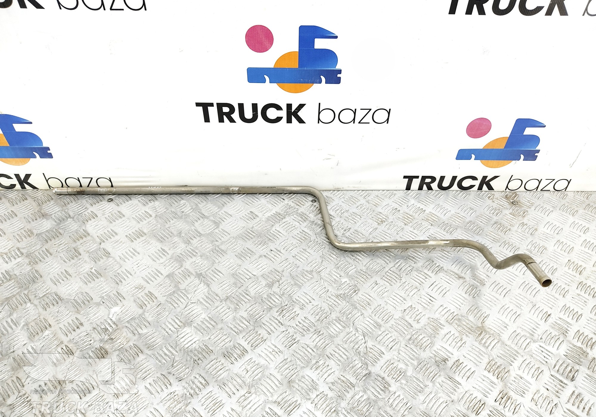 81619600740 Трубка отопителя