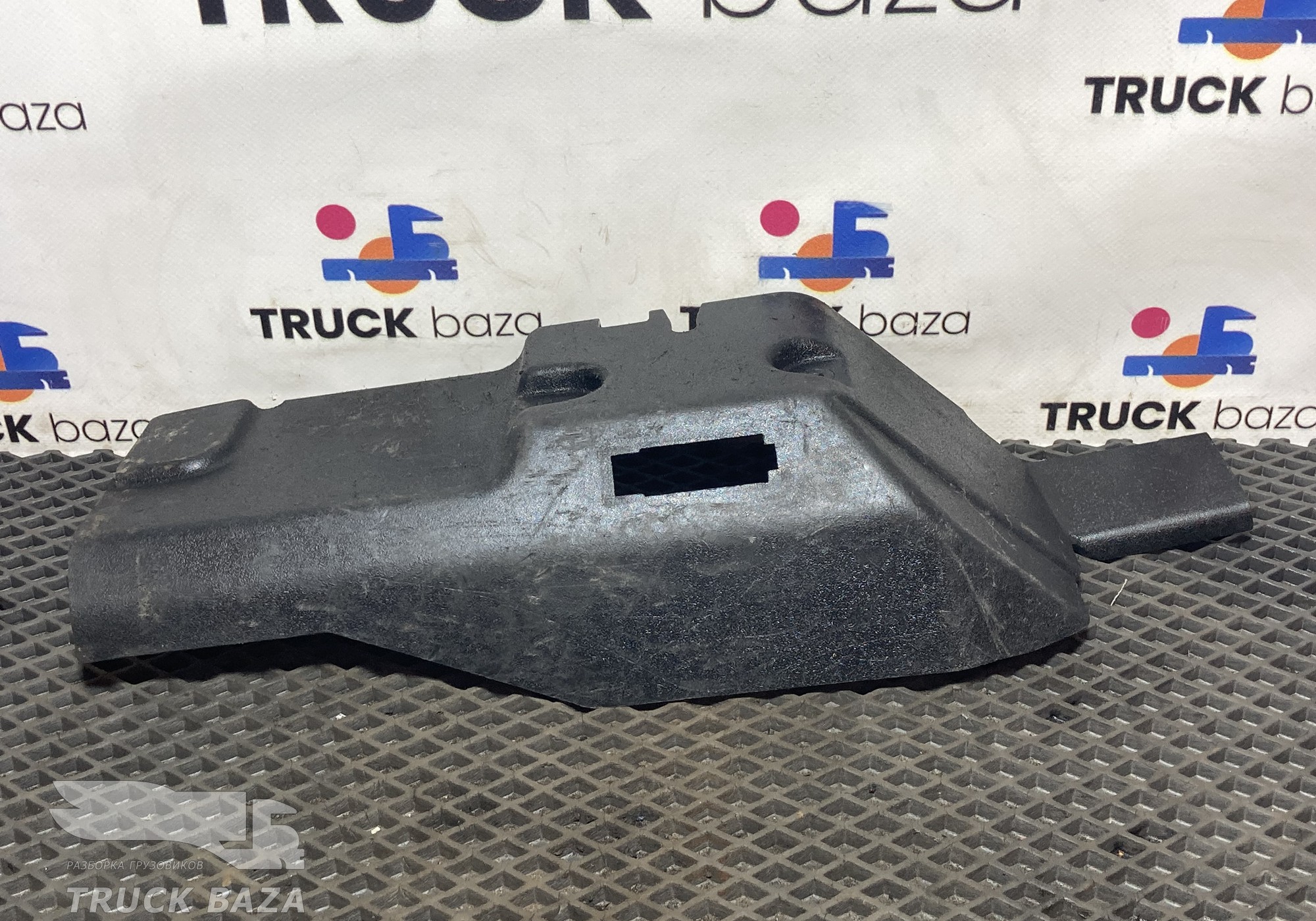 504279306 Крышка замка бардачка правого для Iveco Stralis II Hi-Way (с 2012)