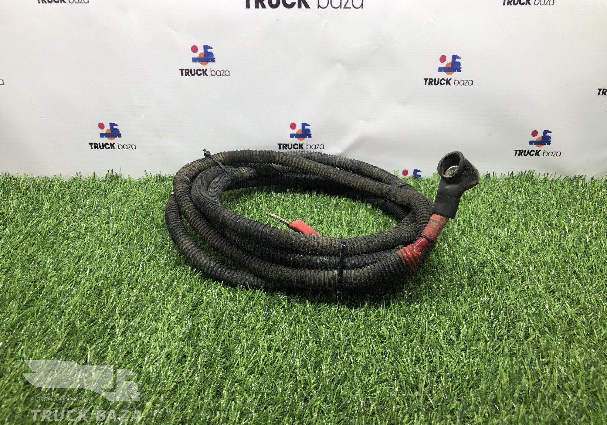 YZ960077090013 Провод силовой 1550мм/10мм для Sinotruk Sitrak C7H