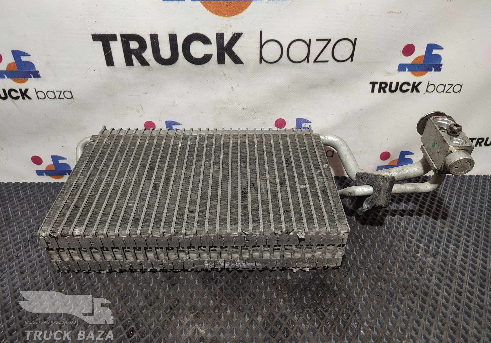 81619206036 Радиатор кондиционера для Man TGS