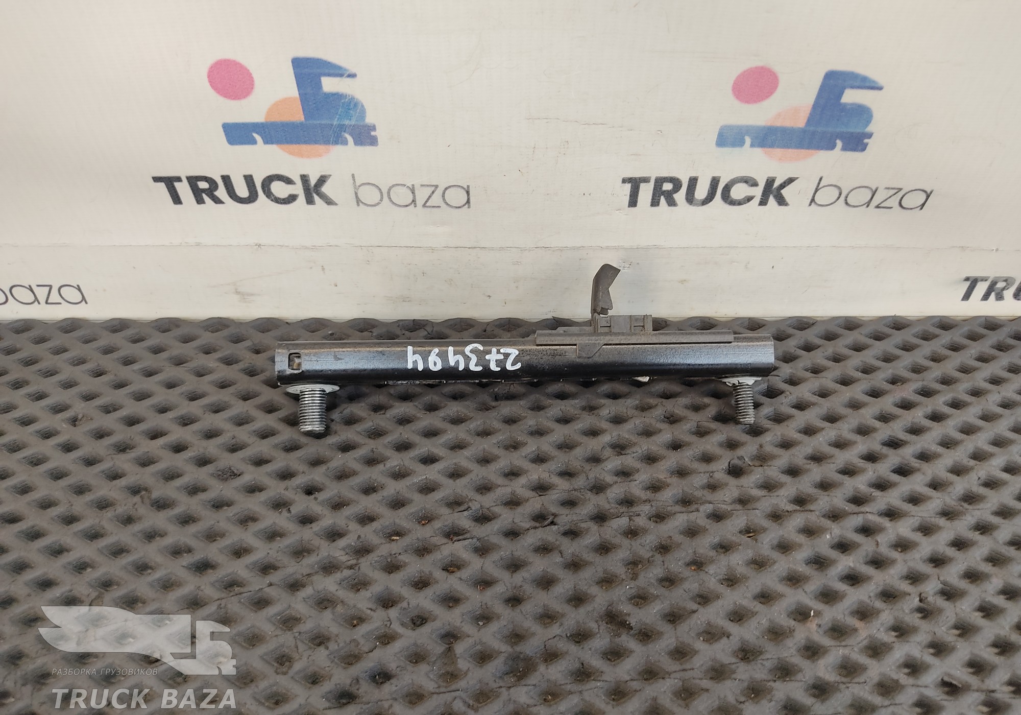 81623056263 Регулятор высоты ремня безопасности