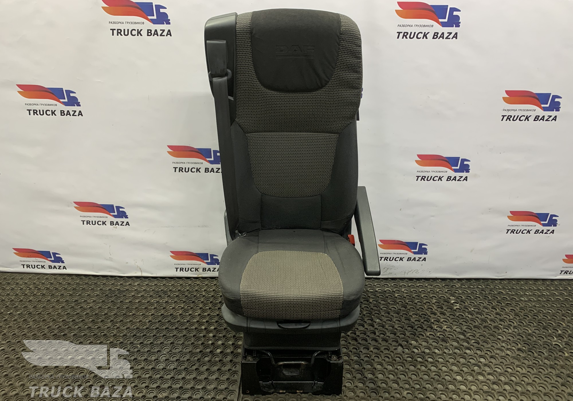 2188568 Сиденье пассажирское механическое для Daf XF105 (с 2005)