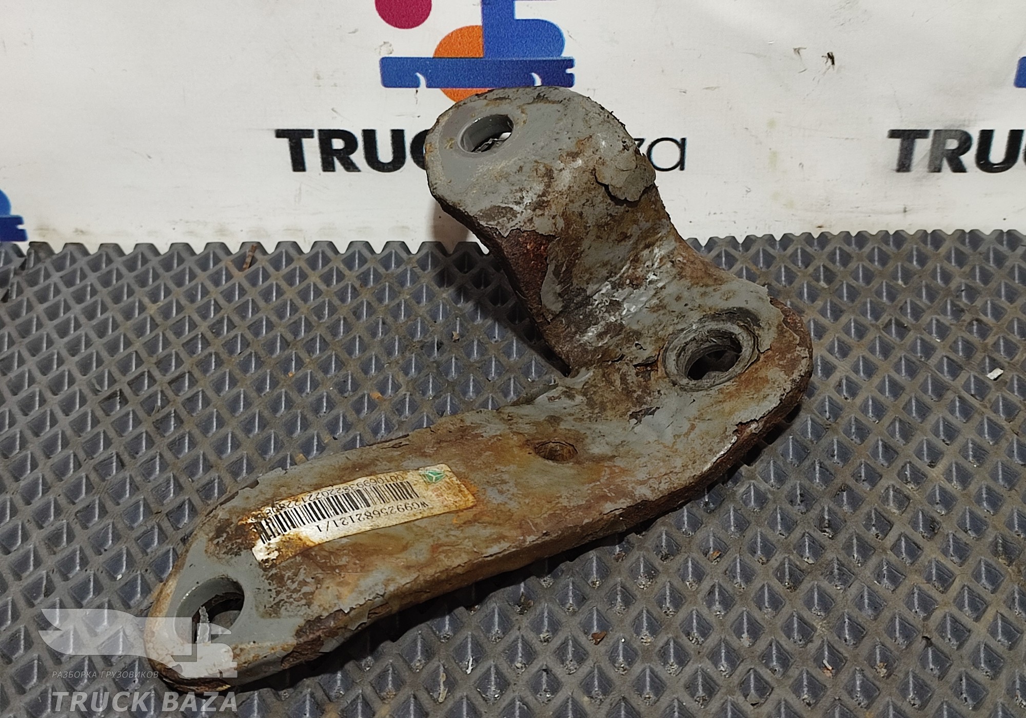 WG9925682121 Кронштейн стабилизатора переднего правого для Sinotruk Sitrak C7H