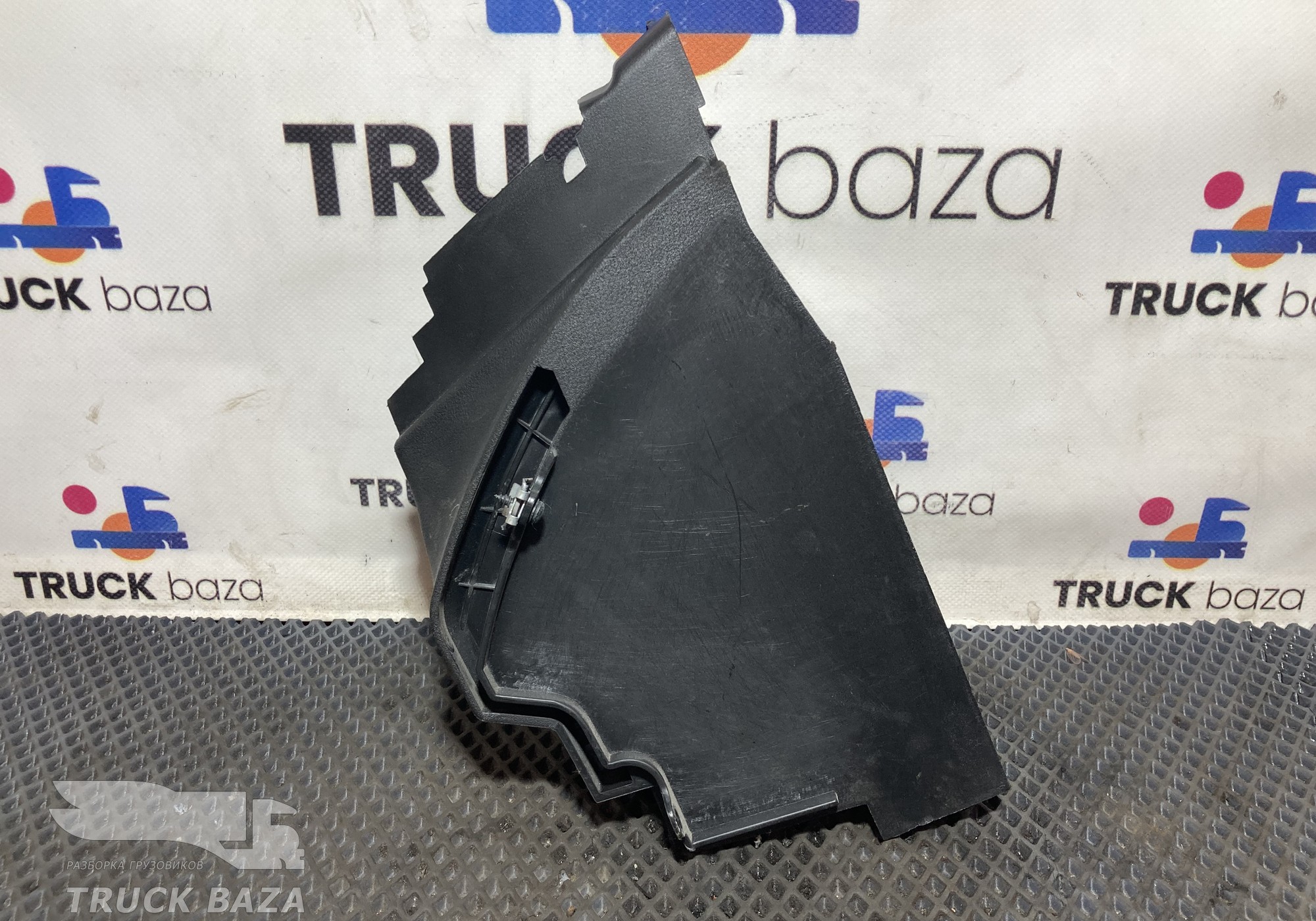 811W639030323 Накладка верхней консоли левая