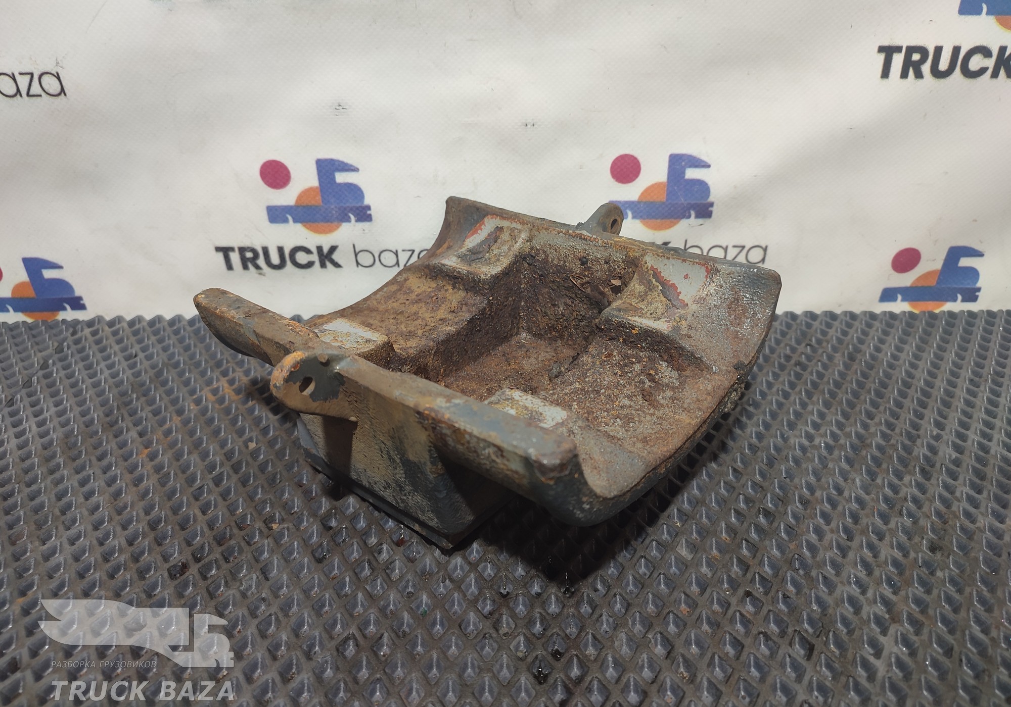 0961983 Проставка задней рессоры