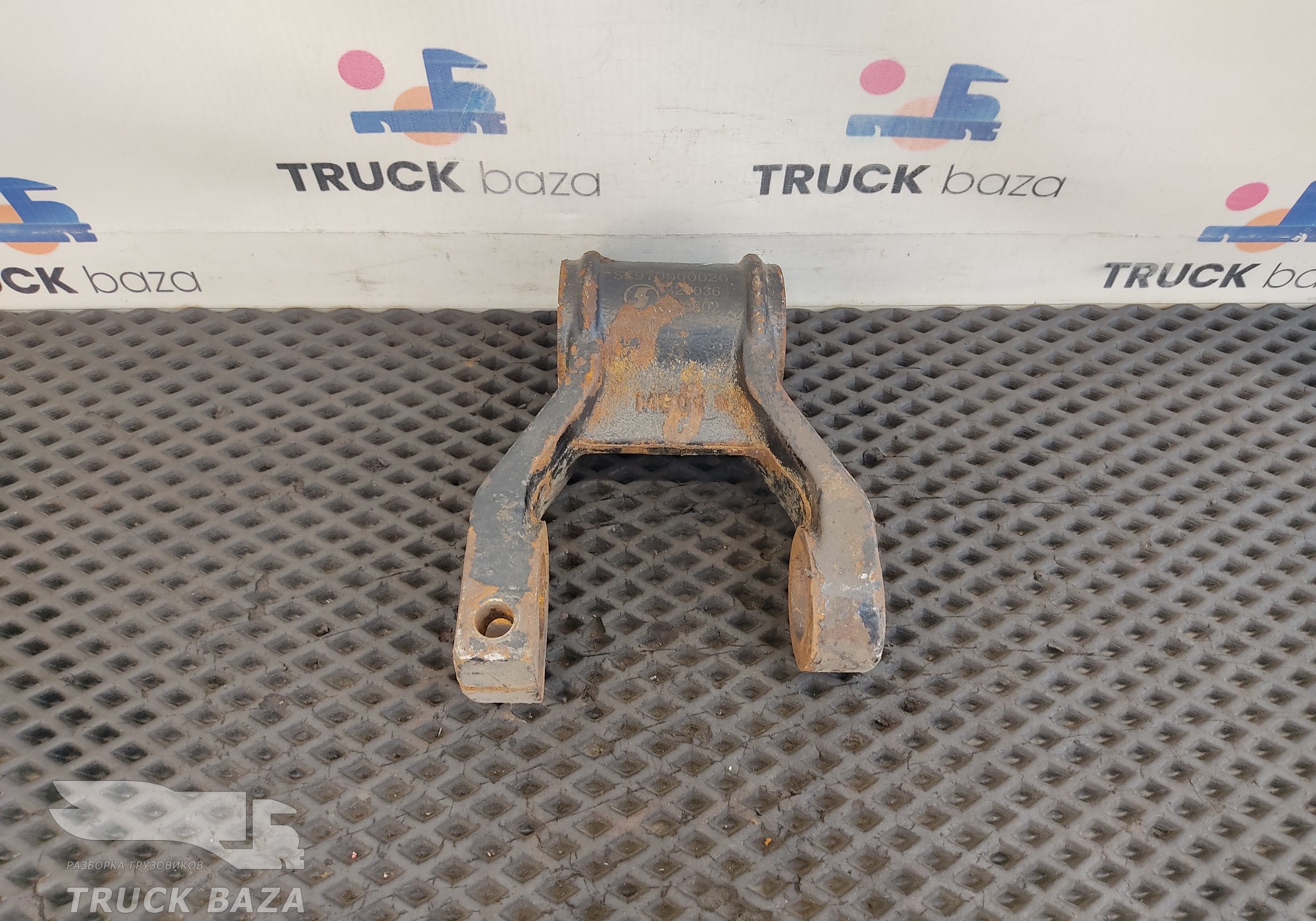 SZ970000026 Серьга передней рессоры для Shacman X3000 (с 2014)