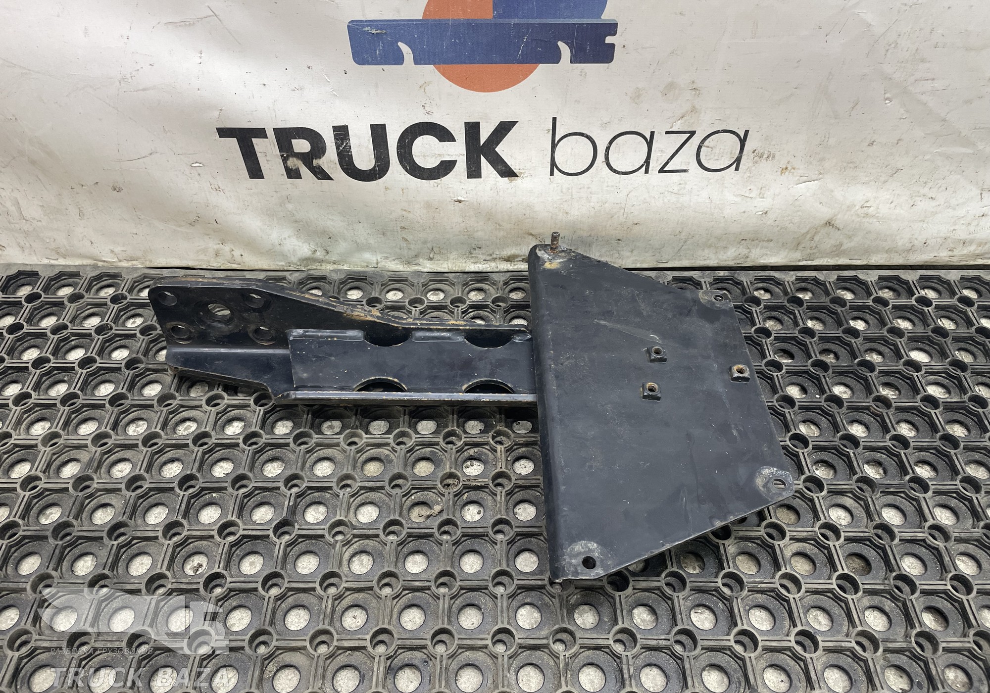 81155115073 Кронштейн насоса ADBlue