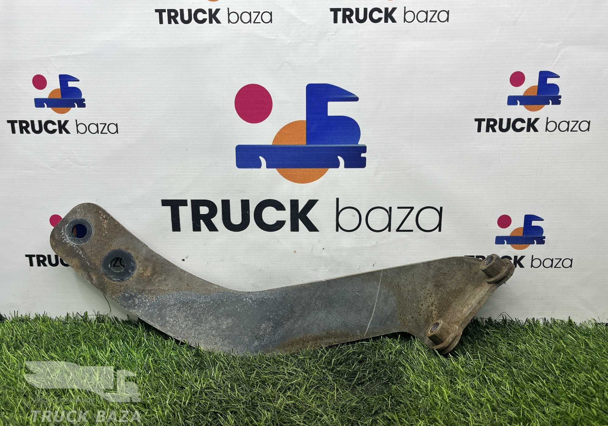 A9303100369 Кронштейн кабины передний правый