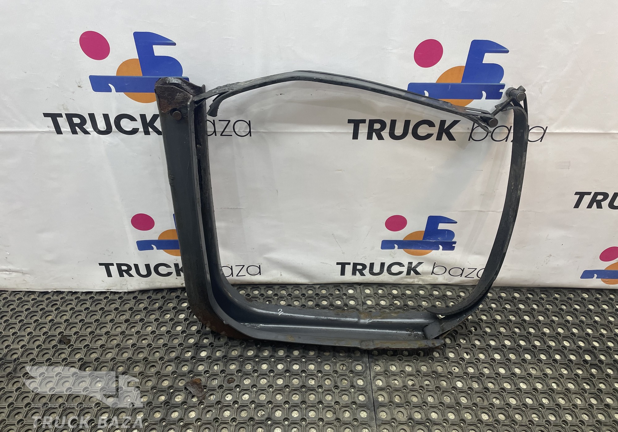 1488891 Кронштейн топливного бака