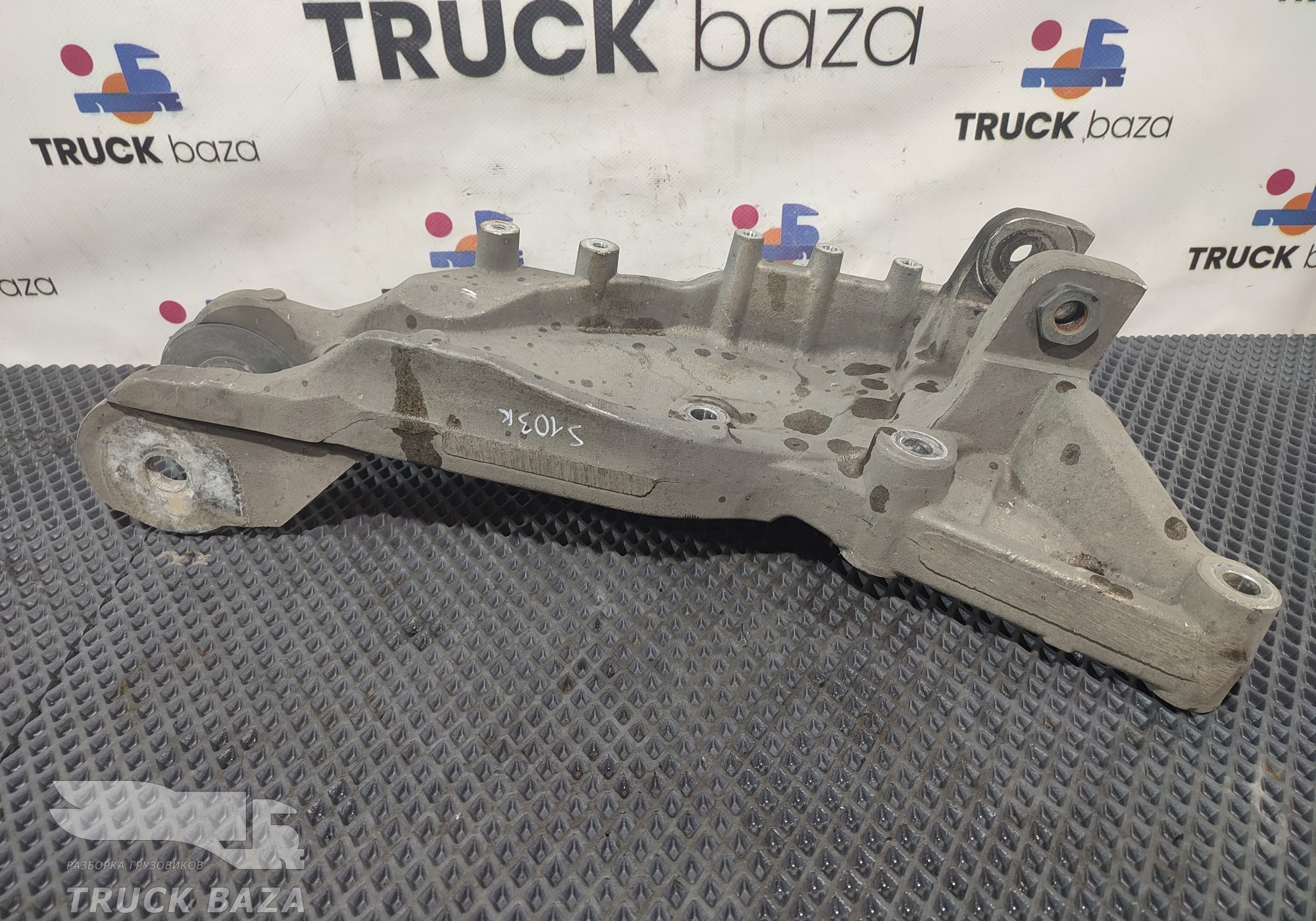 1912829 Кронштейн кабины передний правый для Scania