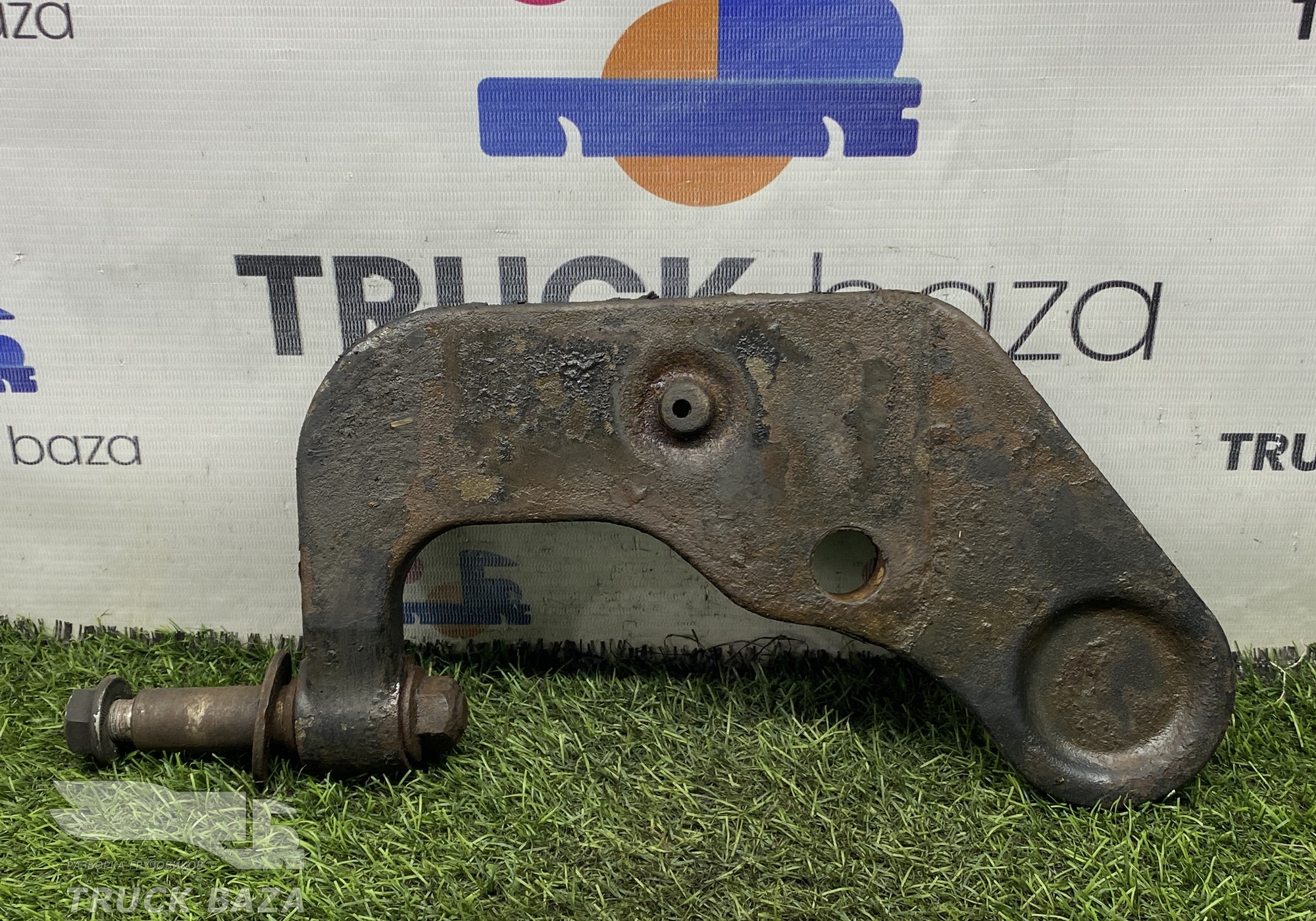 658012905535 Кронштейн амортизатора нижний левый для КАМАЗ 54901