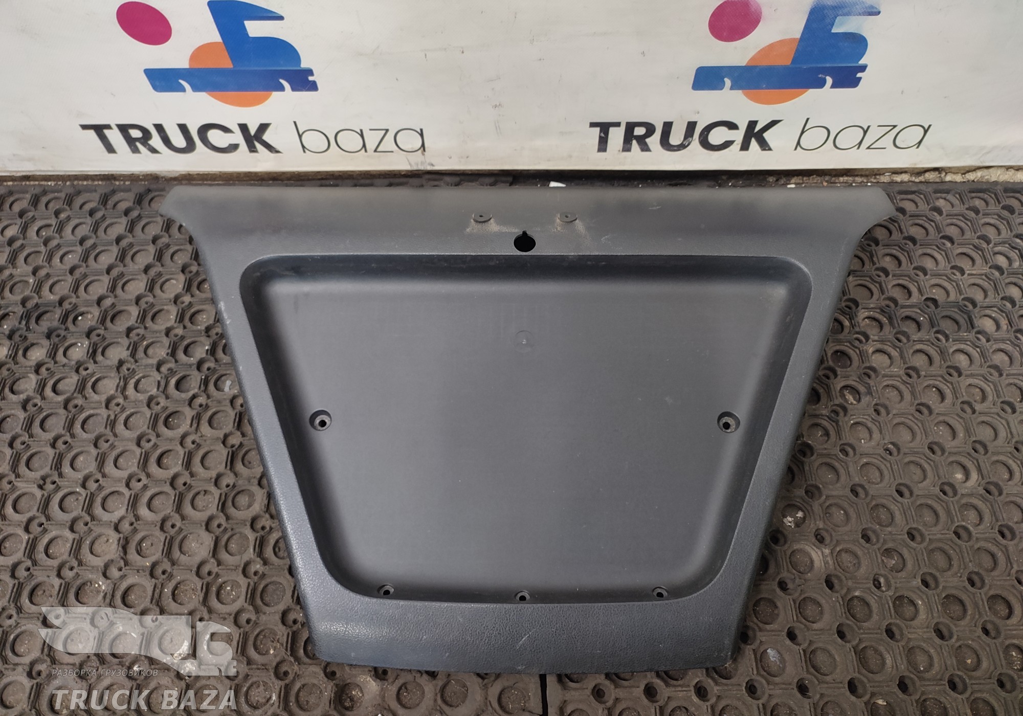 2132992 Передняя панель салона