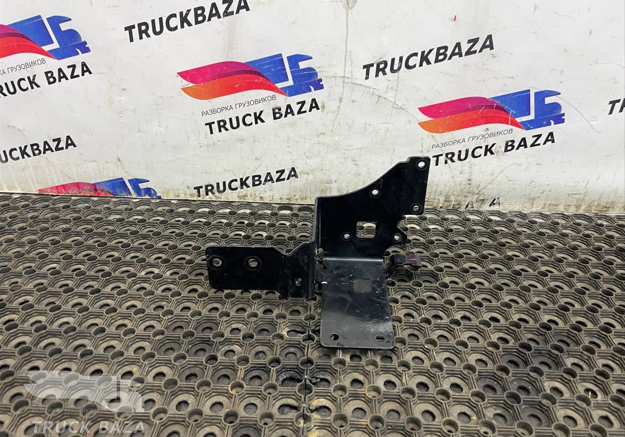 1952805 Кронштейн ускорительного клапана для Daf XF106 (с 2012)