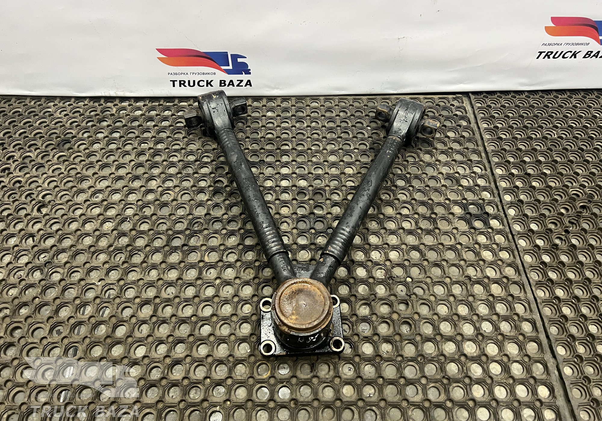 81432706114 Тяга V-образная