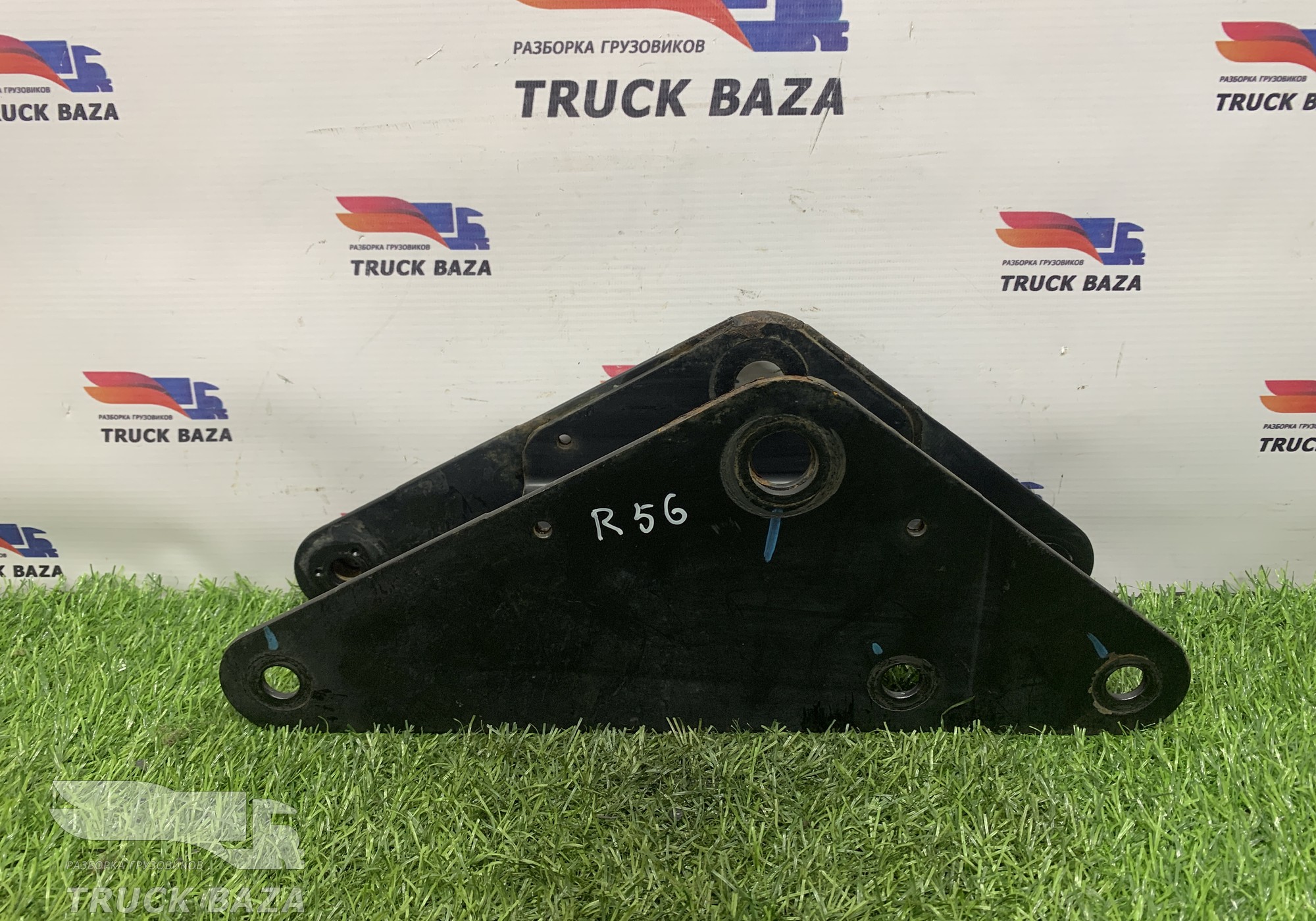 7482313837 Кронштейн цилиндра подъема кабины для Renault T (с 2013)