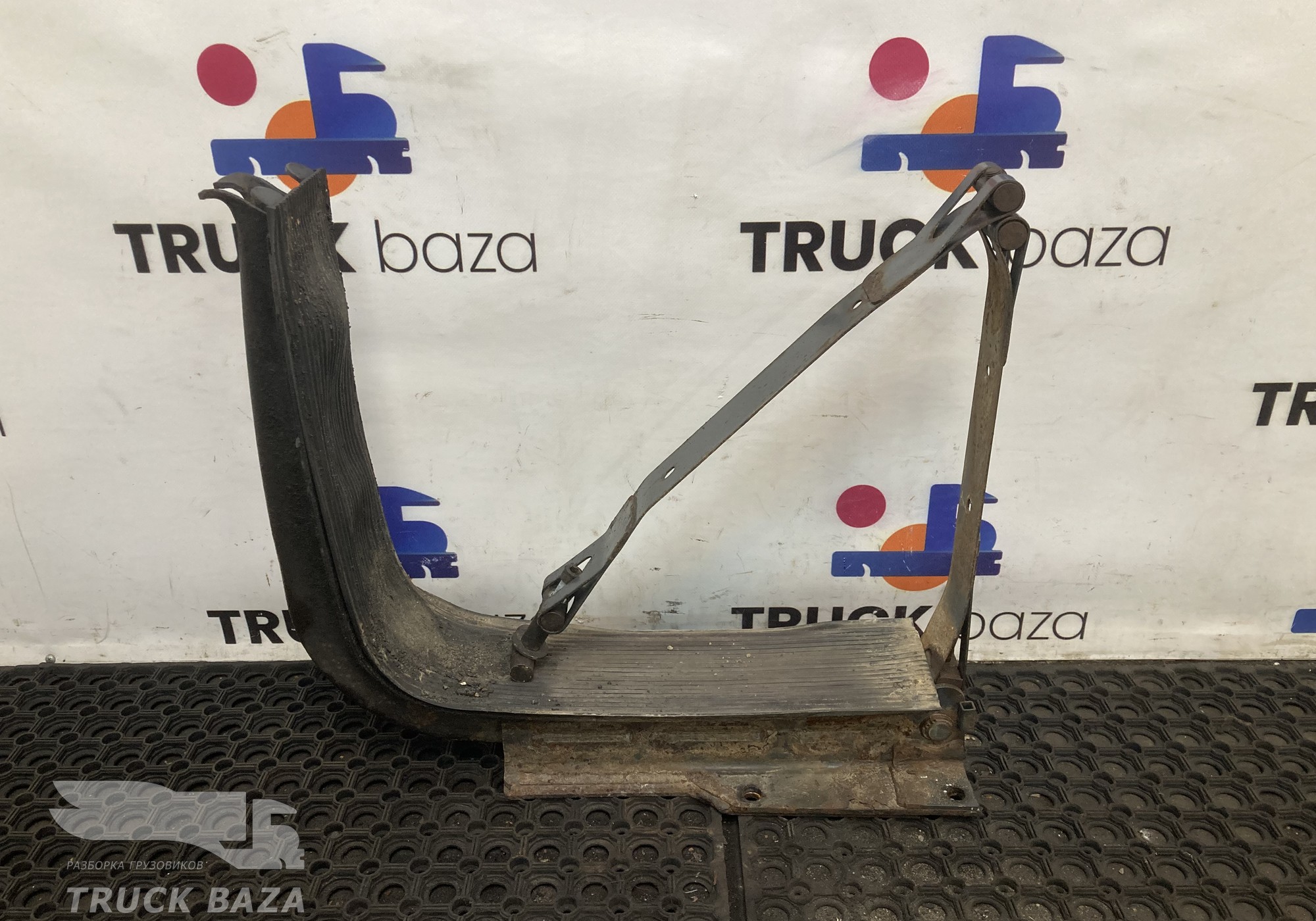 A9304701542 Кронштейн бака AdBlue для Mercedes-Benz