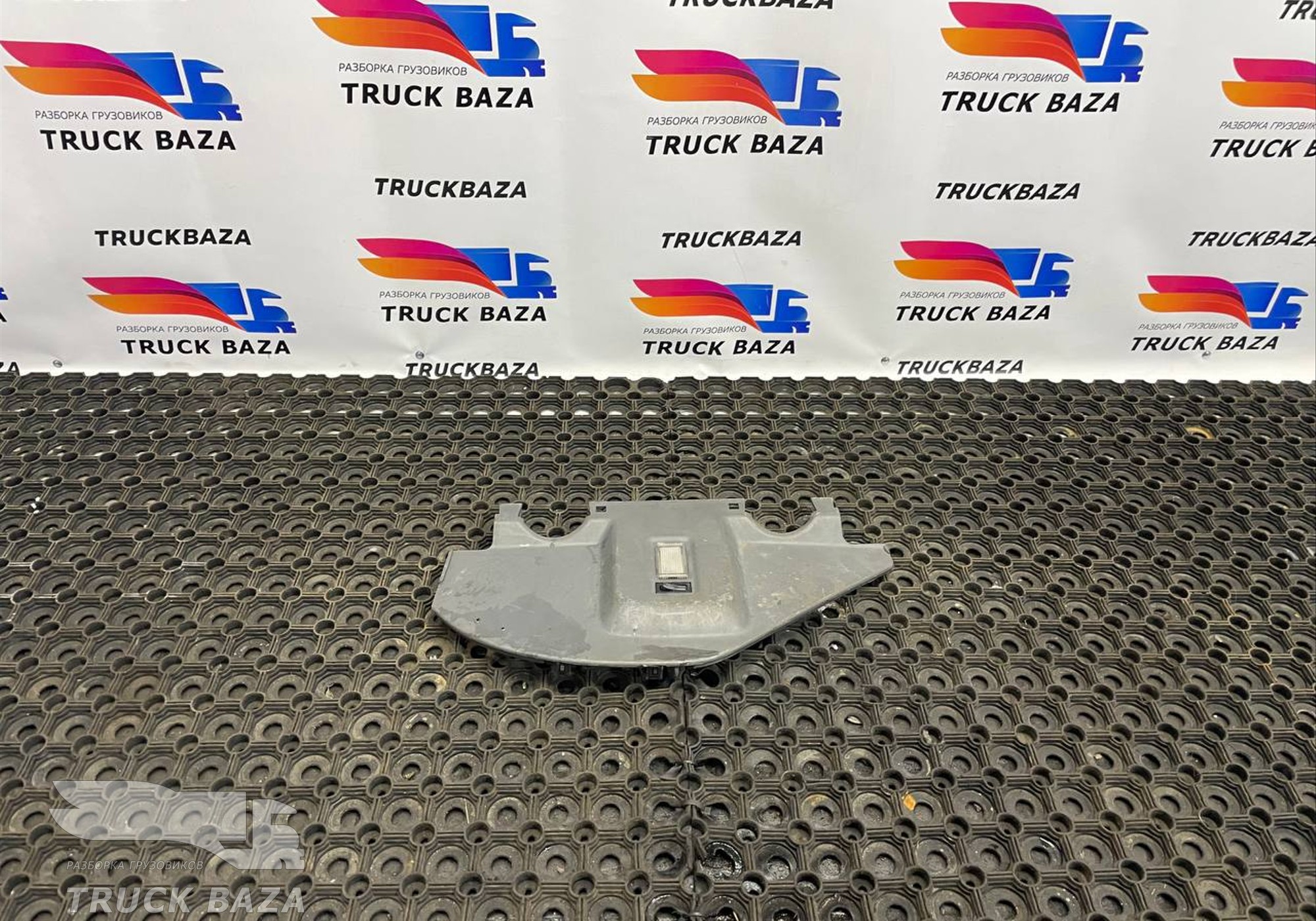 13771 Накладка декоративная для Volvo FH FH13 (с 2002 по 2008)