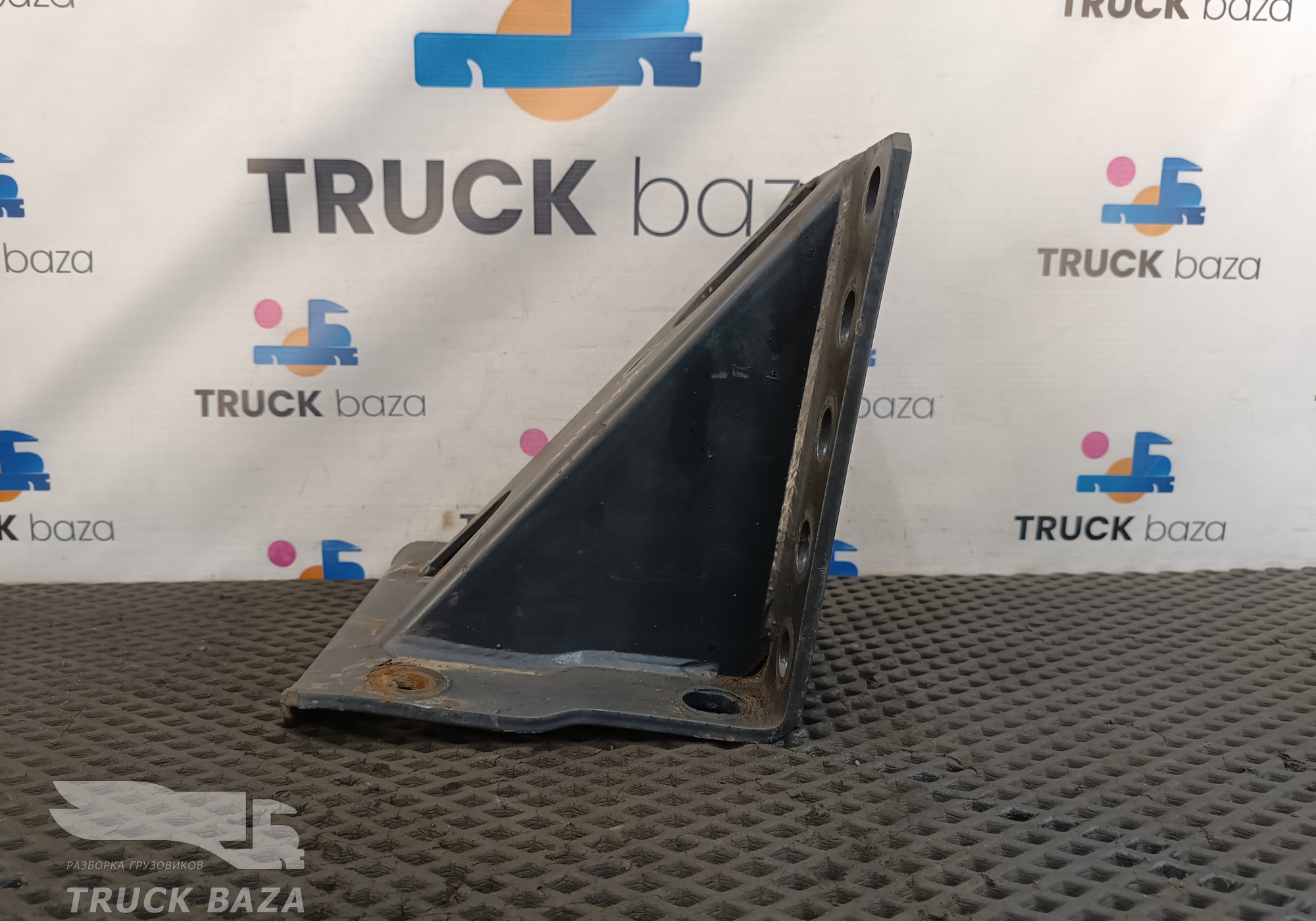 500398154 Кронштейн траверсы передней для Iveco Stralis II Hi-Way (с 2012)