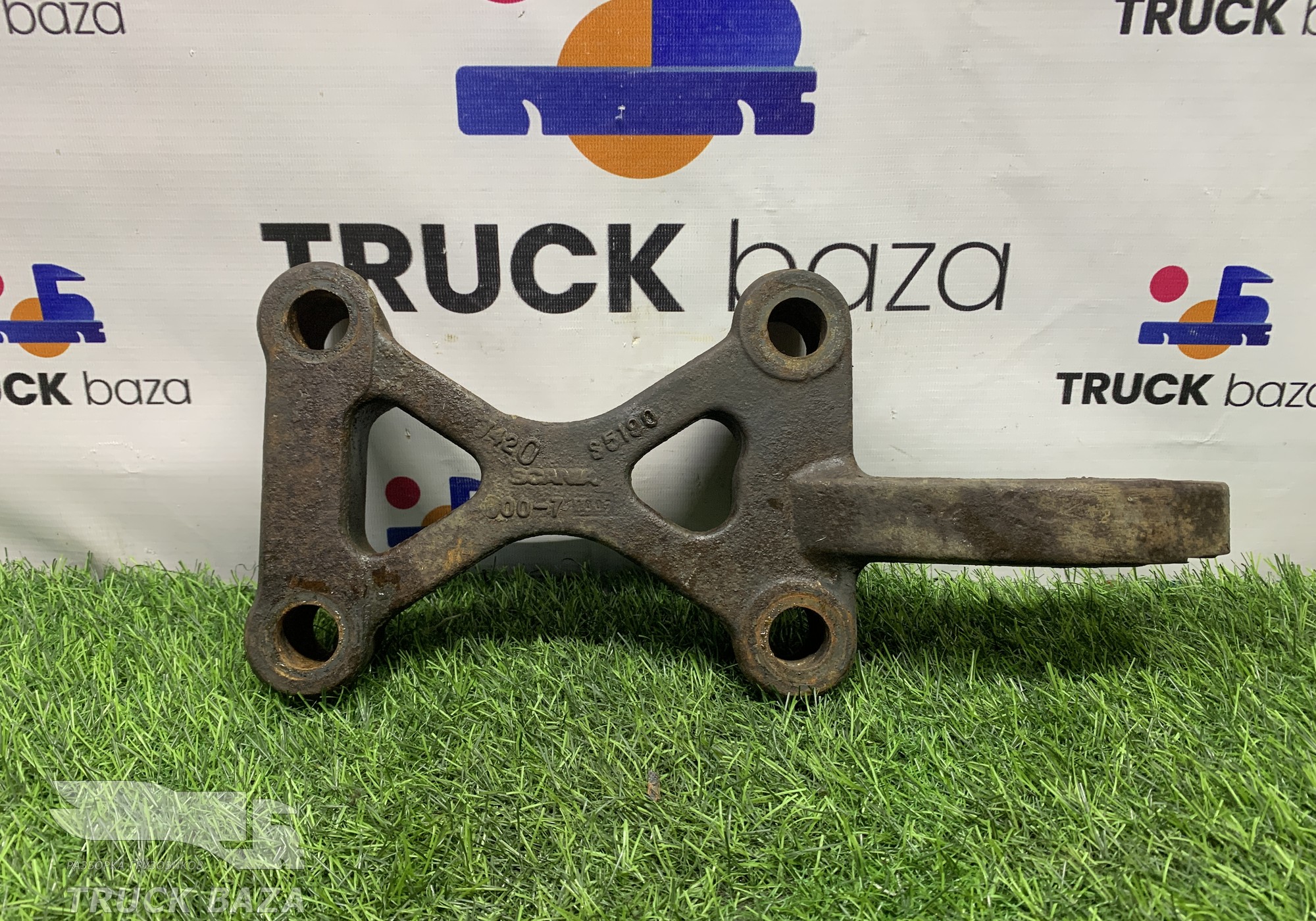 1377420 Кронштейн амортизатора заднего правый