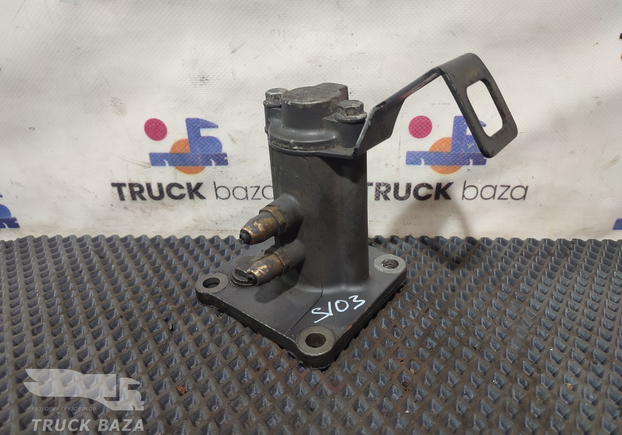 1747593 Цилиндр управления коробкой передач