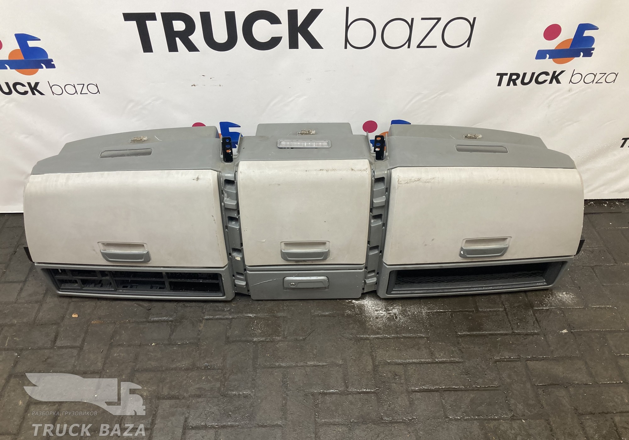 82360936 Консоль кабины верхняя для Renault T (с 2013)