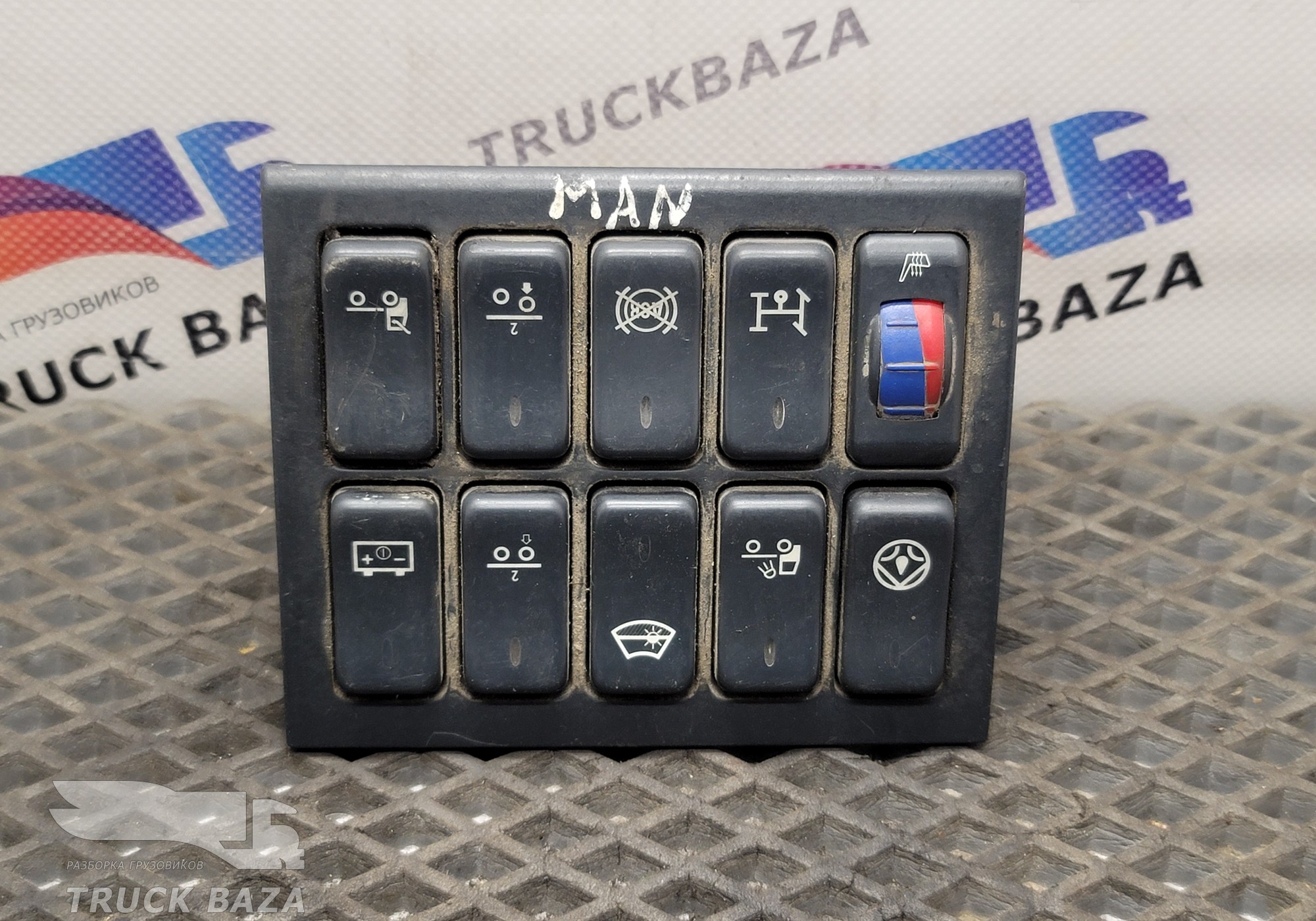 81617010243 Блок кнопок для Man TGX II (с 2012)