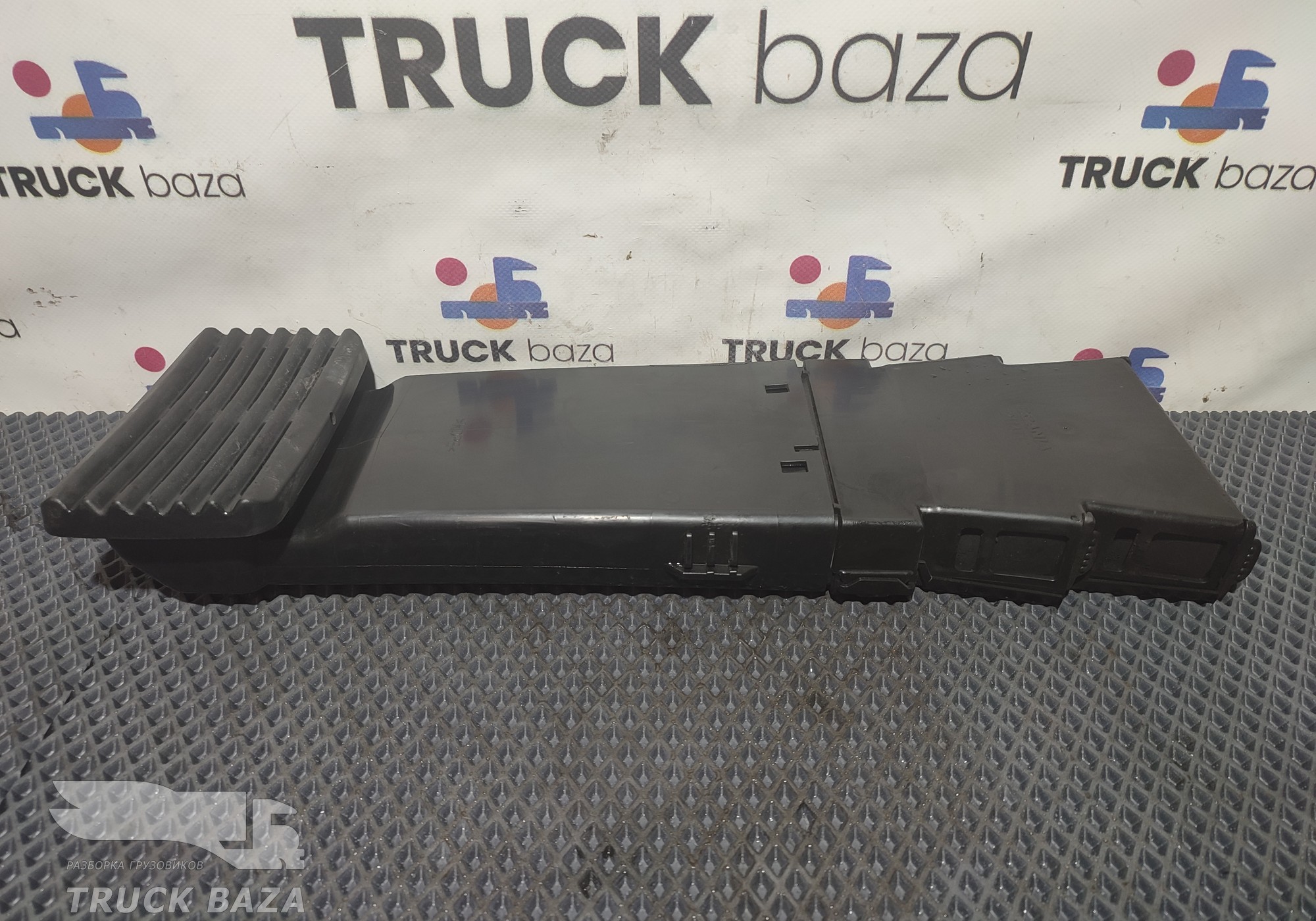 2114142 Воздухозаборник